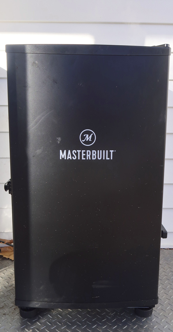 Masterbuilt 30-inch Digital Electric Vertical BBQ Smoker with Side Wood Chip Loader, Chrome Racks and 710 Cooking Square Inches customer photo 1