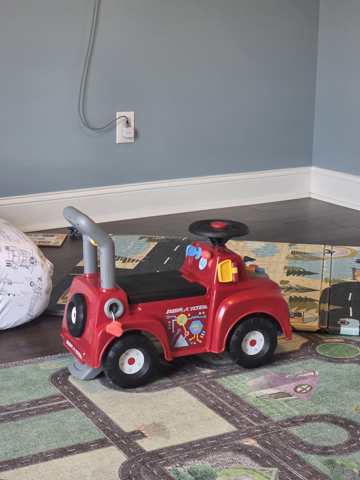 Radio Flyer Busy Buggy, for Toddlers 1-3, 3-in-1 Push Walker Ride On Car with 17 Sensory Activities, Anti-Tip Feature, Under-Seat Storage, Horn and Gears, 42 lb Capacity, Toddler Ride On Toys customer photo 1