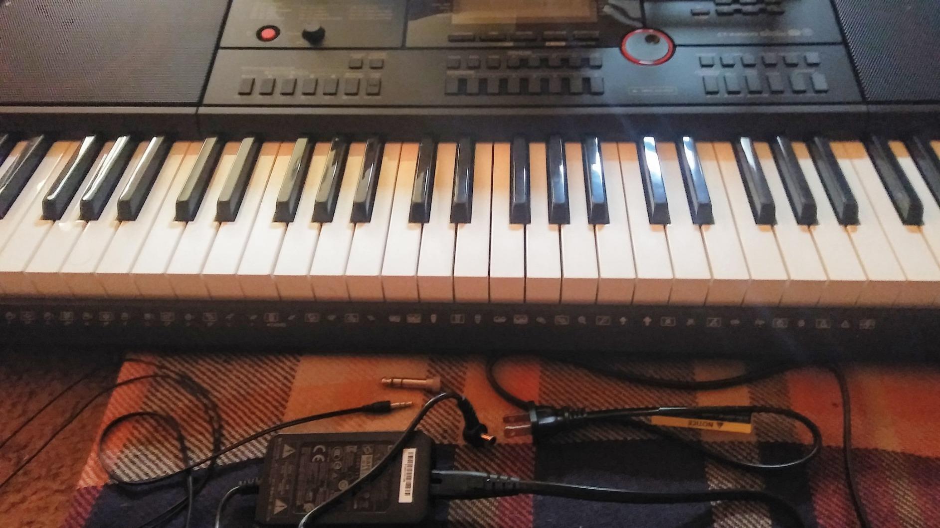 CT-X3000 - 61-Key Portable Arranger Keyboard | 800 Tones, 235 Rhythms, DSP Effects, 17-Track Recorder, USB MIDI, 12W Speakers, Phrase Pads, Aux In | Performance Power Anywhere customer photo 1