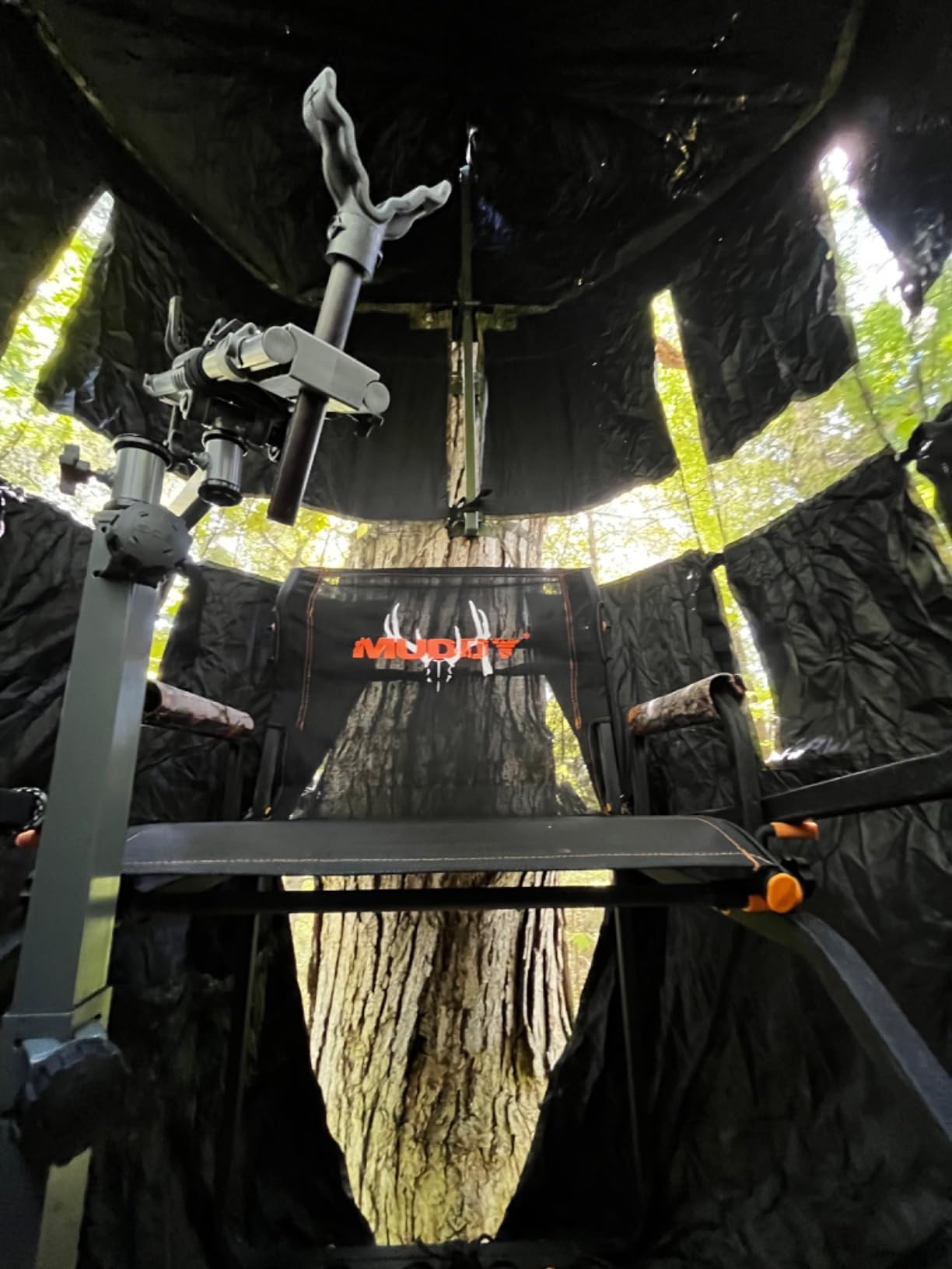 MUDDY 1-Person Huntsman Deluxe Steel Ladder Tree Stand, 17 ft Tall, 300 lb Capacity customer photo 2