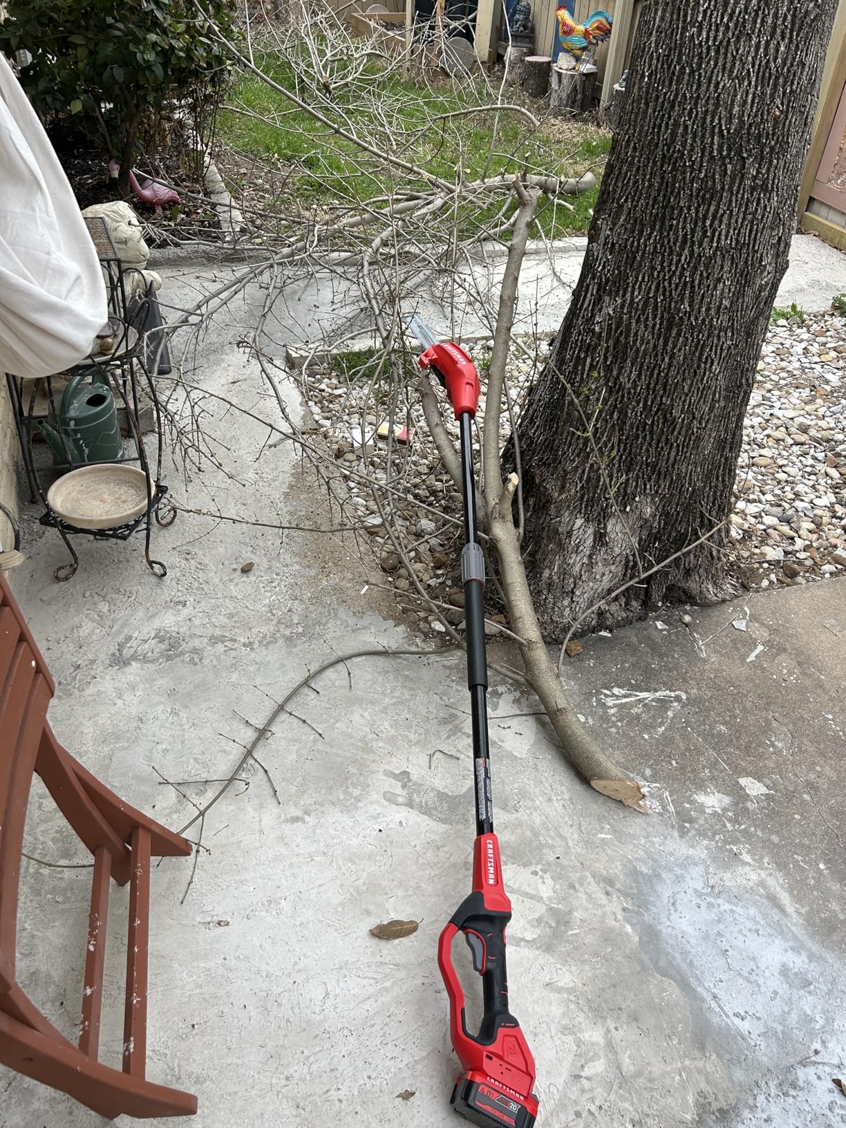 CRAFTSMAN V20 Cordless Pole Saw, 14-Foot, Battery and Charger Included, Up to 325 Cuts per Charge, 4.0Ah (CMCCSP20M1) customer photo 1