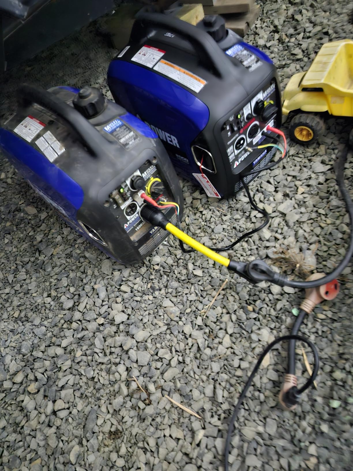 A-iPower Portable Inverter Generator, 2000W Ultra-Quiet Powered By Yamaha Engine RV Ready, EPA Compliant, Ultra Lightweight For Backup Home Use, Tailgating & Camping (SC2000i) customer photo 1