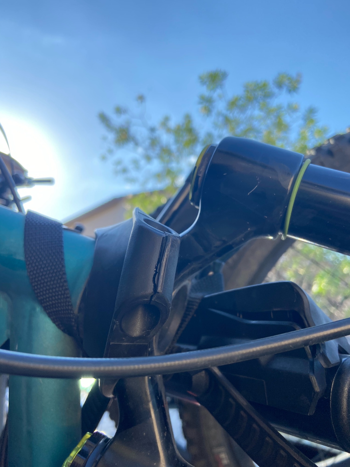 Yakima 4-Bike Vertical Hanging Hitch Mount Carrier, Tilt-Away Steel Bike Rack, Hangover 4 customer photo 2