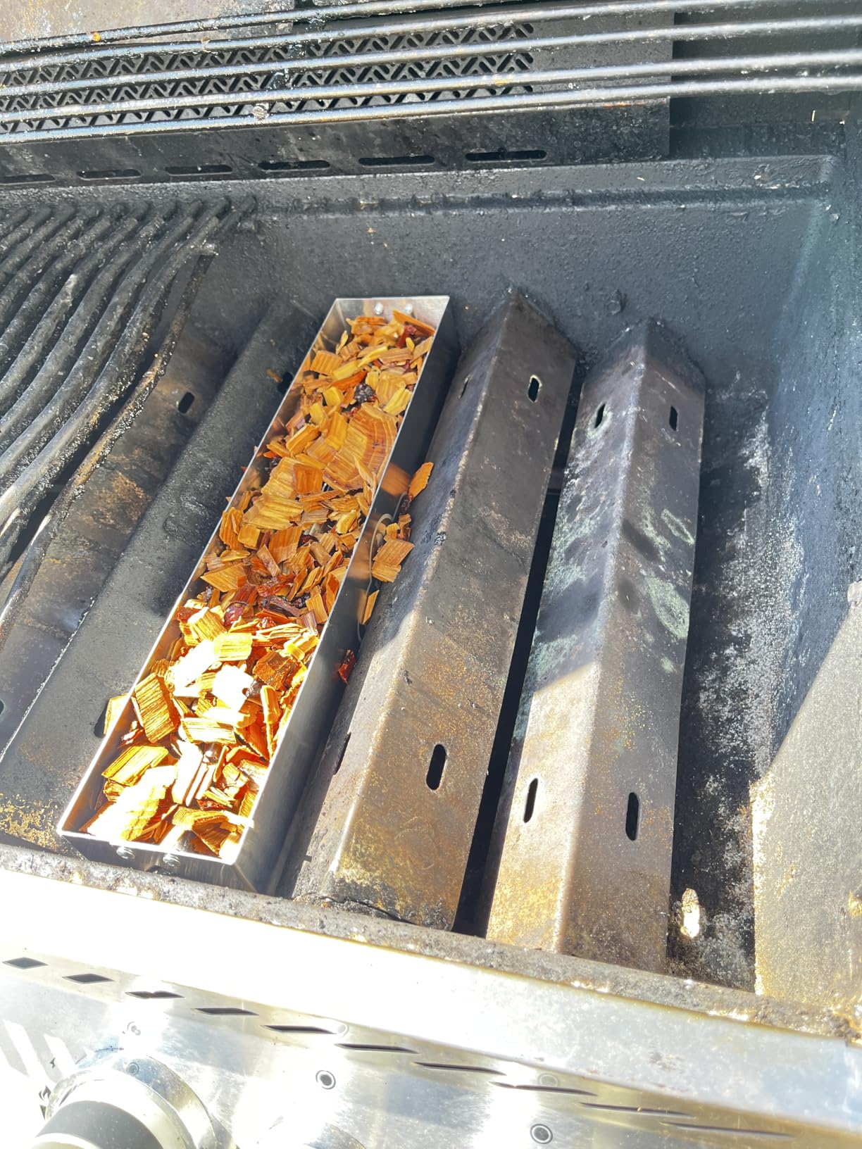 Napoleon Stainless Steel Smoker Box 67013 Add Smoky Flavor to BBQ, Easily Turn Gas Grill Into Smoker customer photo 1