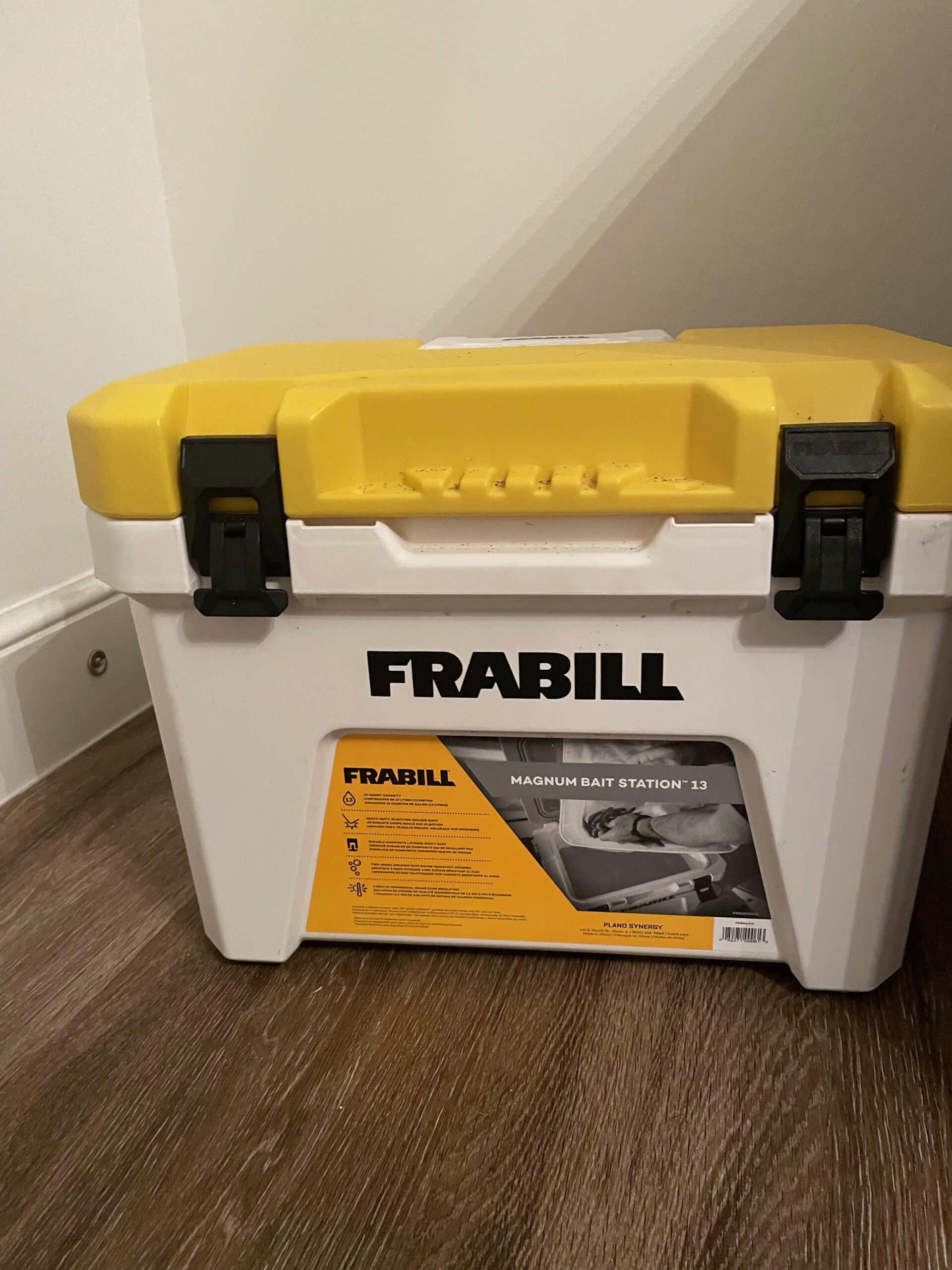 Frabill Magnum Bait Station 13 Quart Live Bait Well, White and Yellow customer photo 1