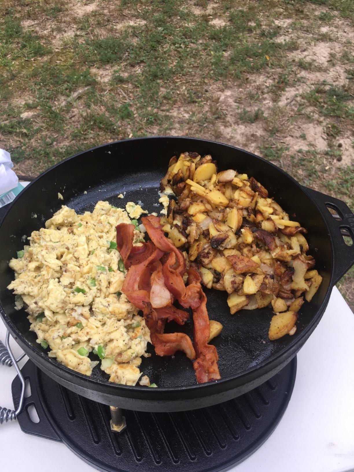 Lodge Cast Iron Cook-It-All Kit. Five-Piece Cast Iron Set includes a Reversible Grill/Griddle 14 Inch, 6.8 Quart Bottom/Wok, Two Heavy Duty Handles, and a Tips & Tricks Booklet customer photo 2