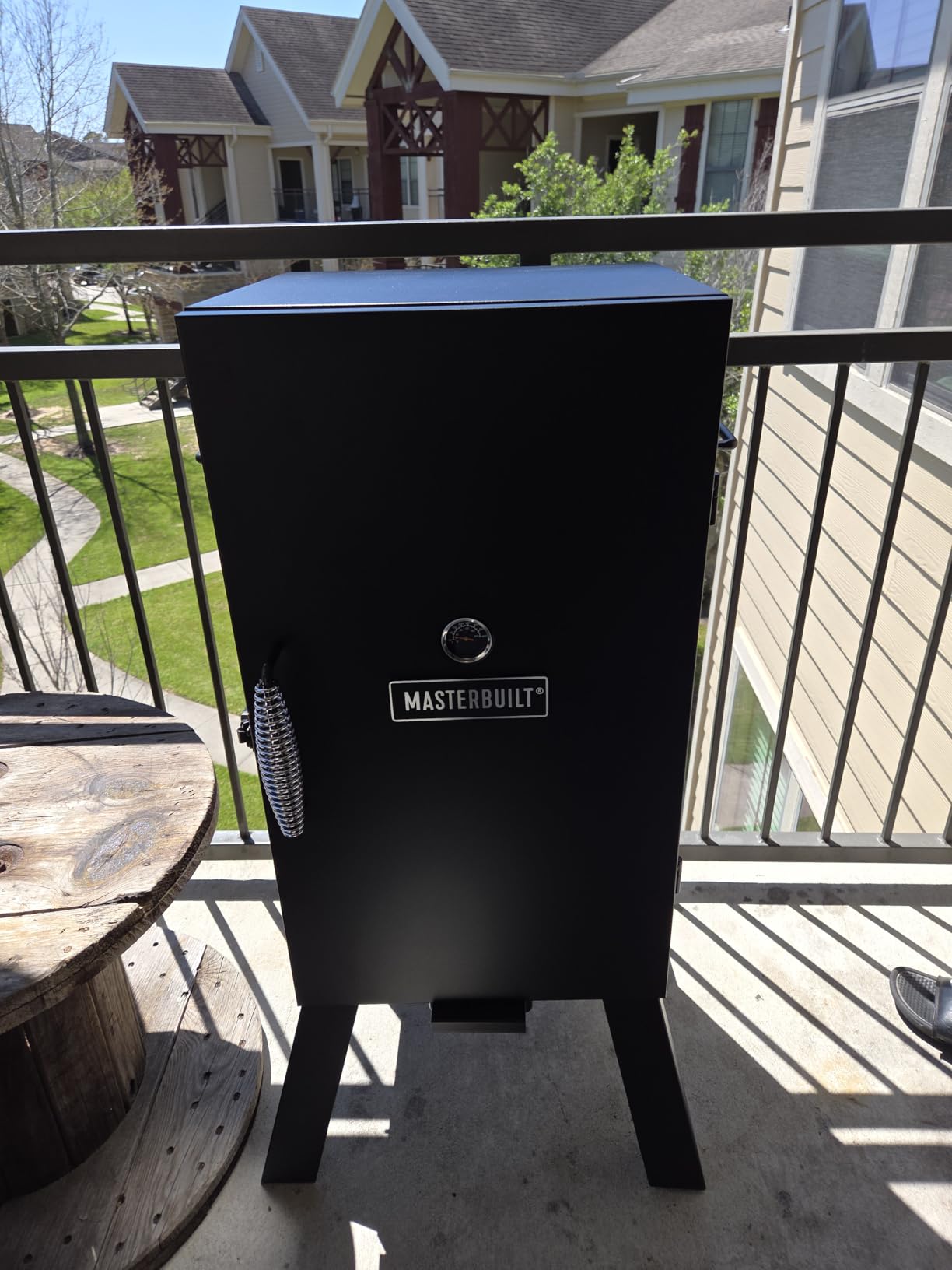 Masterbuilt 30-inch Electric Vertical BBQ Smoker with Analog Temperature Control, Chrome Smoking Racks and 535 Cooking Square Inches in Black customer photo 1