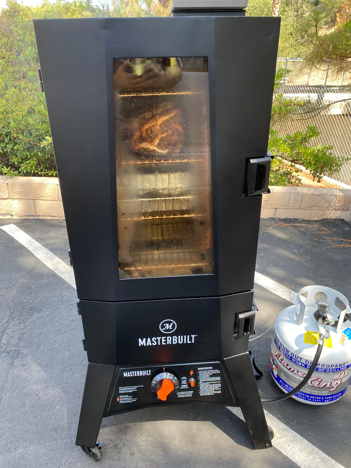 Masterbuilt 40-inch ThermoTemp Propane Gas Vertical BBQ Smoker with Analog Temperature Control and 960 Cooking Square Inches in Black, Model MB20051316 customer photo 1