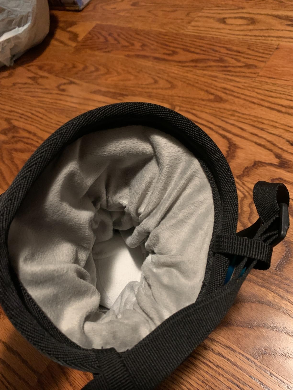 Rhino Valley Climbing Chalk Bag, No Leak Drawstring Chalk Bag with Adjustable Belt, Carabiner Clip and Zippered Pockets customer photo 1