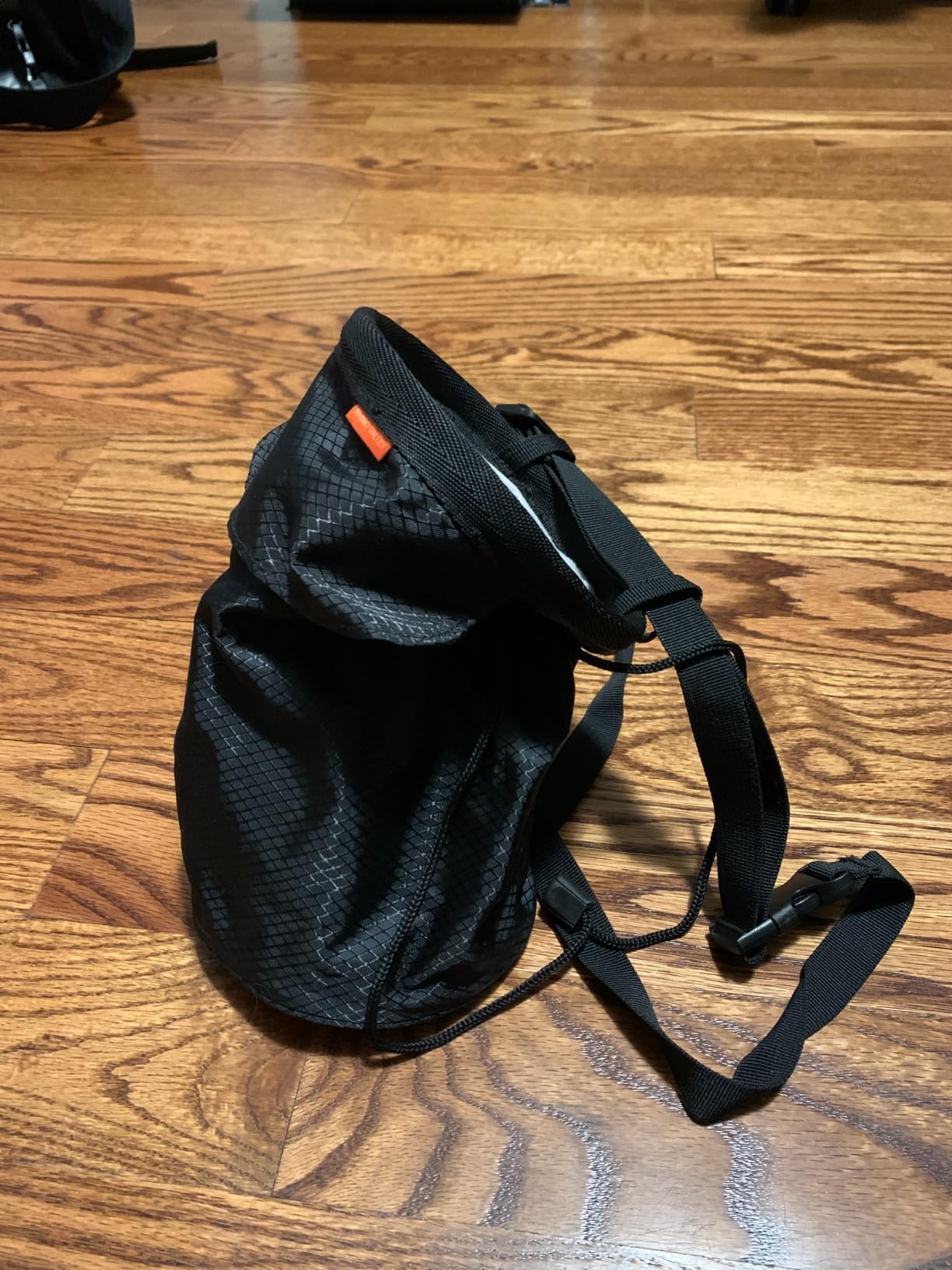 Rhino Valley Climbing Chalk Bag, No Leak Drawstring Chalk Bag with Adjustable Belt, Carabiner Clip and Zippered Pockets customer photo 2