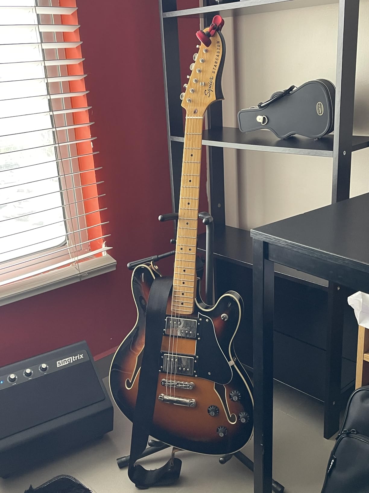 Squier Classic Vibe Starcaster Electric Guitar - Natural, Maple Fingerboard customer photo 2