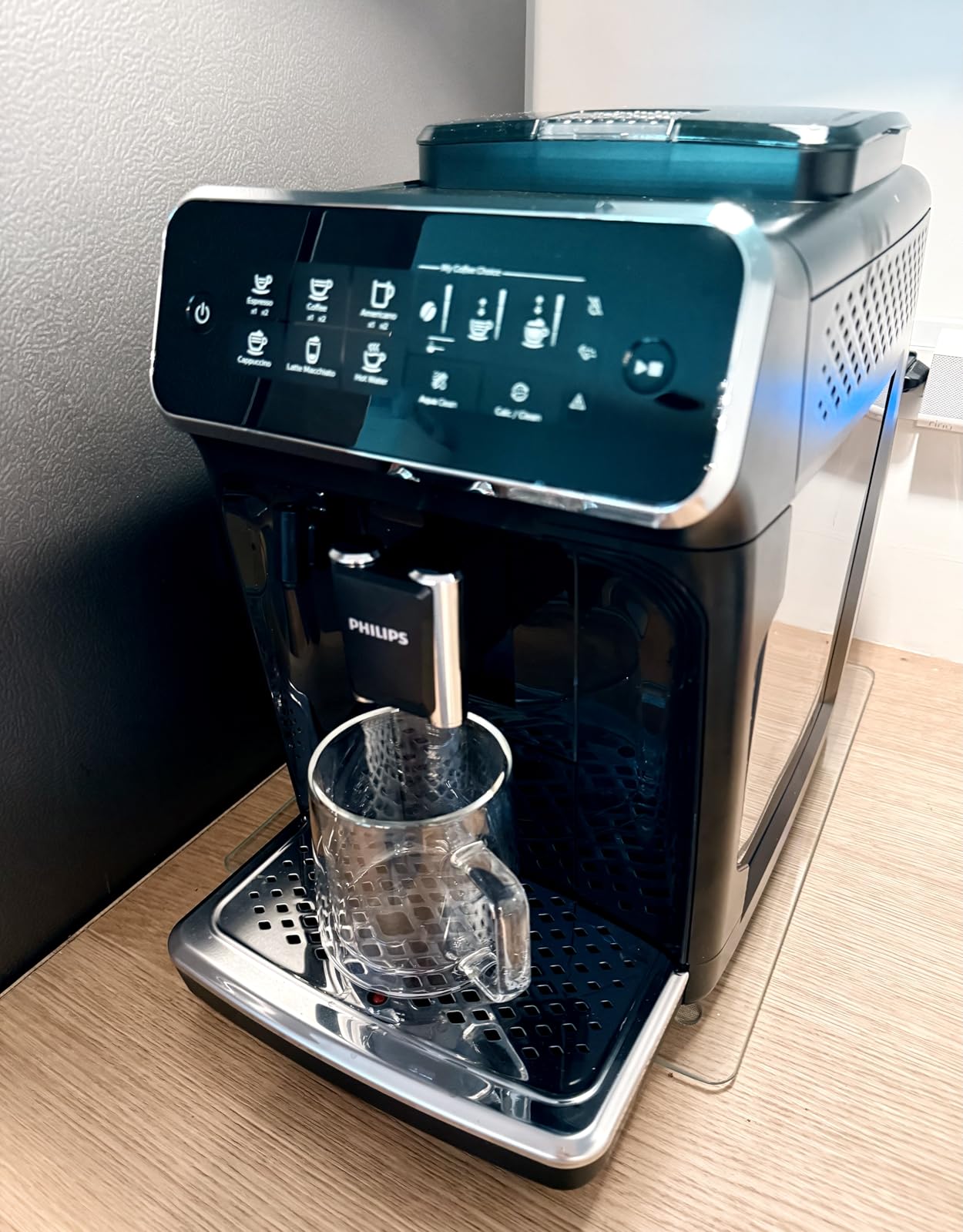 Philips 3200 Series Fully Automatic Espresso Machine, LatteGo Milk Frother, EP3241/54 customer photo 2