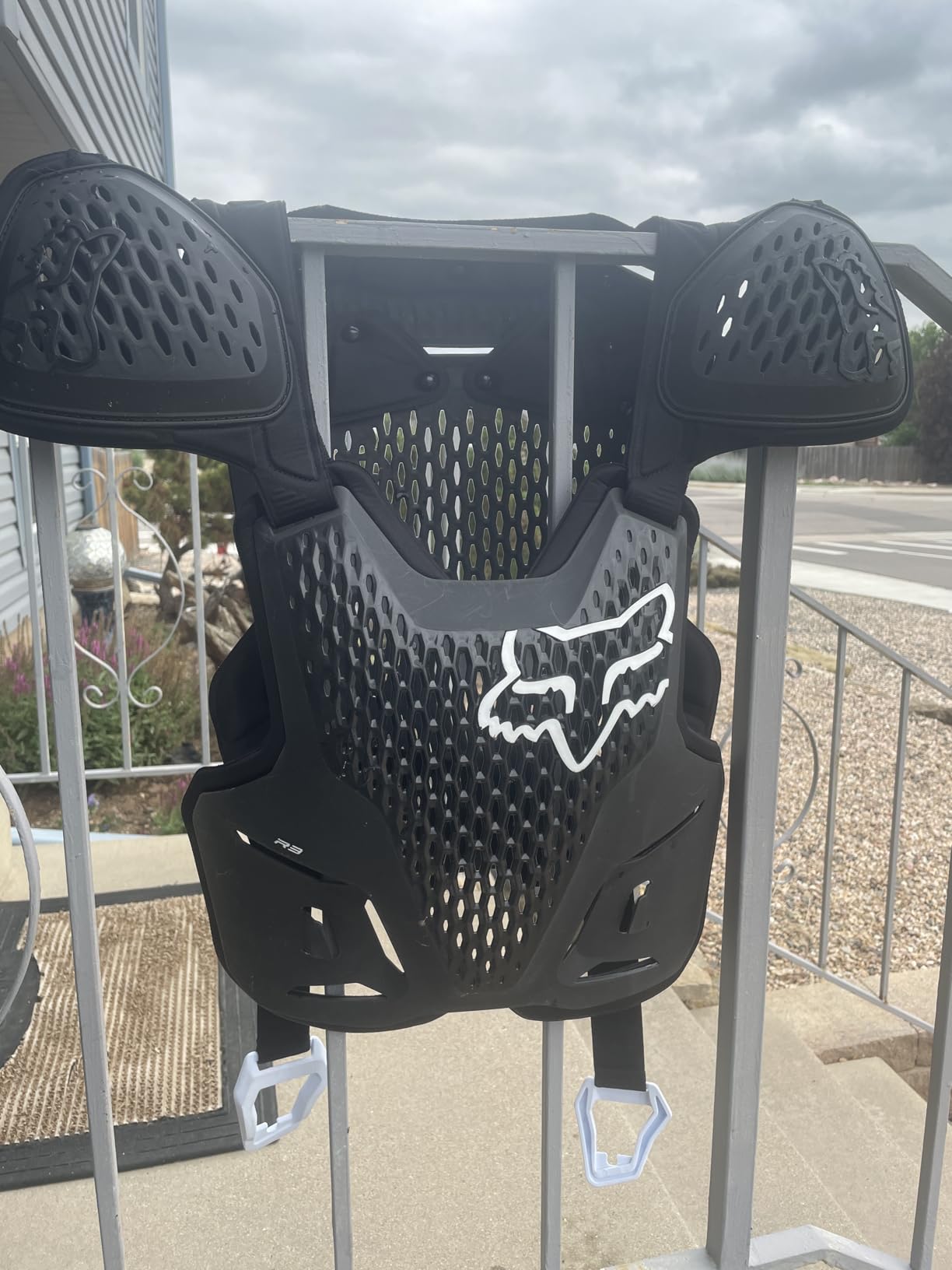 Fox Racing R3 Motocross Dirt Bike Chest Guard, Black, Large/X-Large customer photo 1
