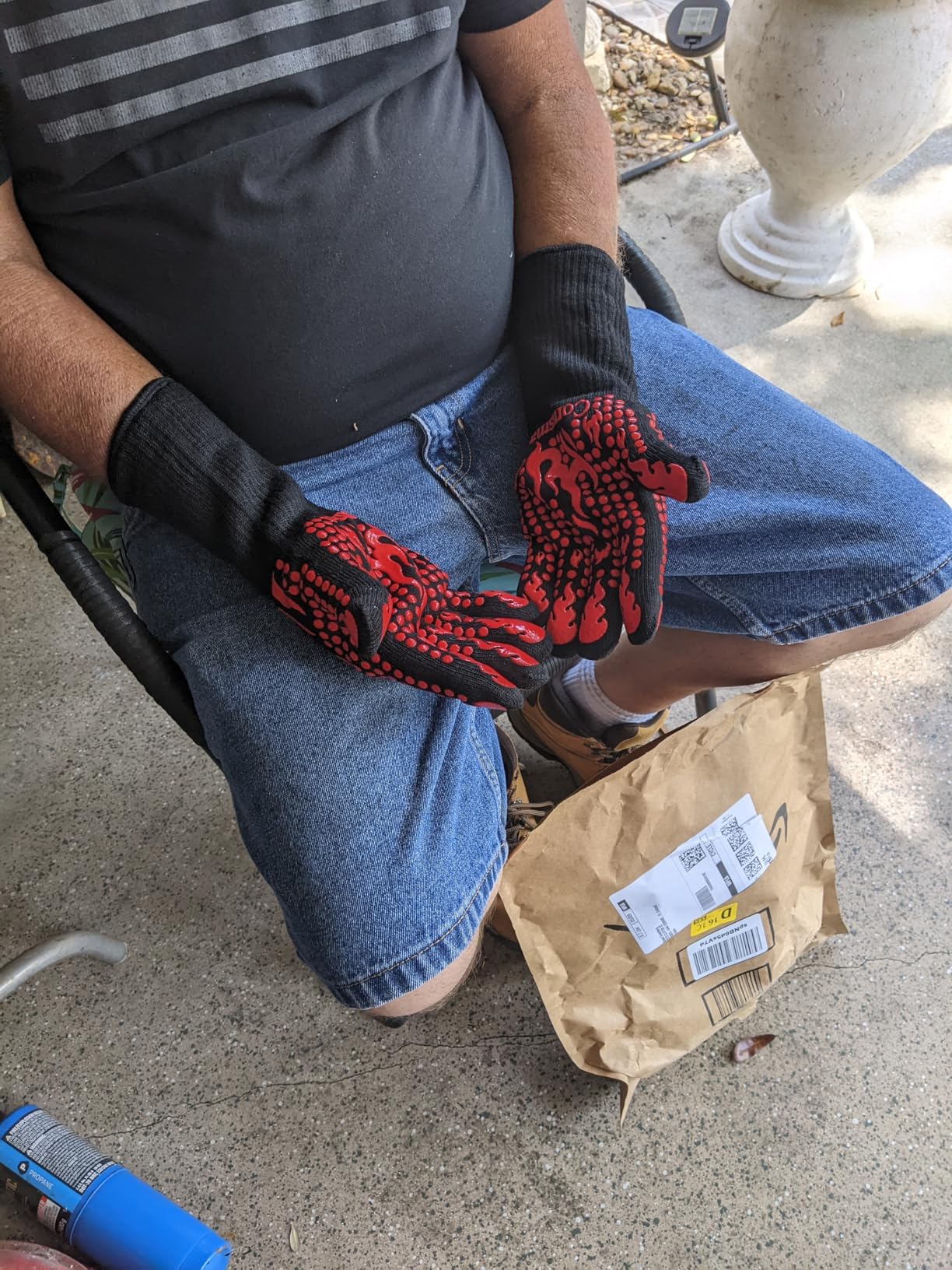 Comsmart BBQ Gloves, 1472 Degree F Heat Resistant Grilling Gloves Silicone Non-Slip Oven Gloves Long Kitchen Gloves for Barbecue, Cooking, Baking, Cutting customer photo 1
