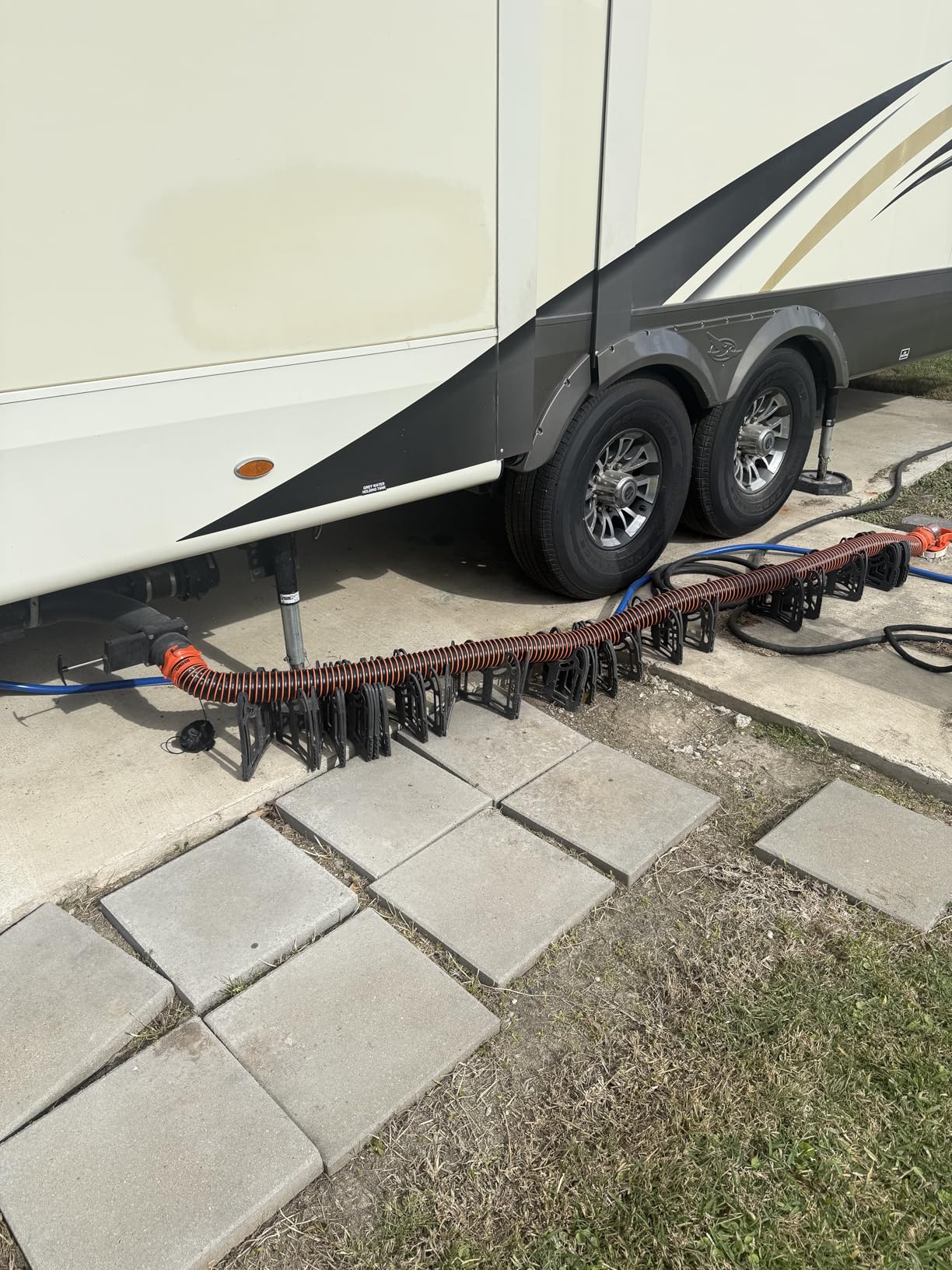 Camco RhinoEXTREME 20' RV Sewer Hose Kit - Premium Sewer Kit - Pre-Assembled & Ready-to-Use - Includes 4-in-1 Dump Station Adapter & Storage Caps - Crush & Abrasion Resistant customer photo 2