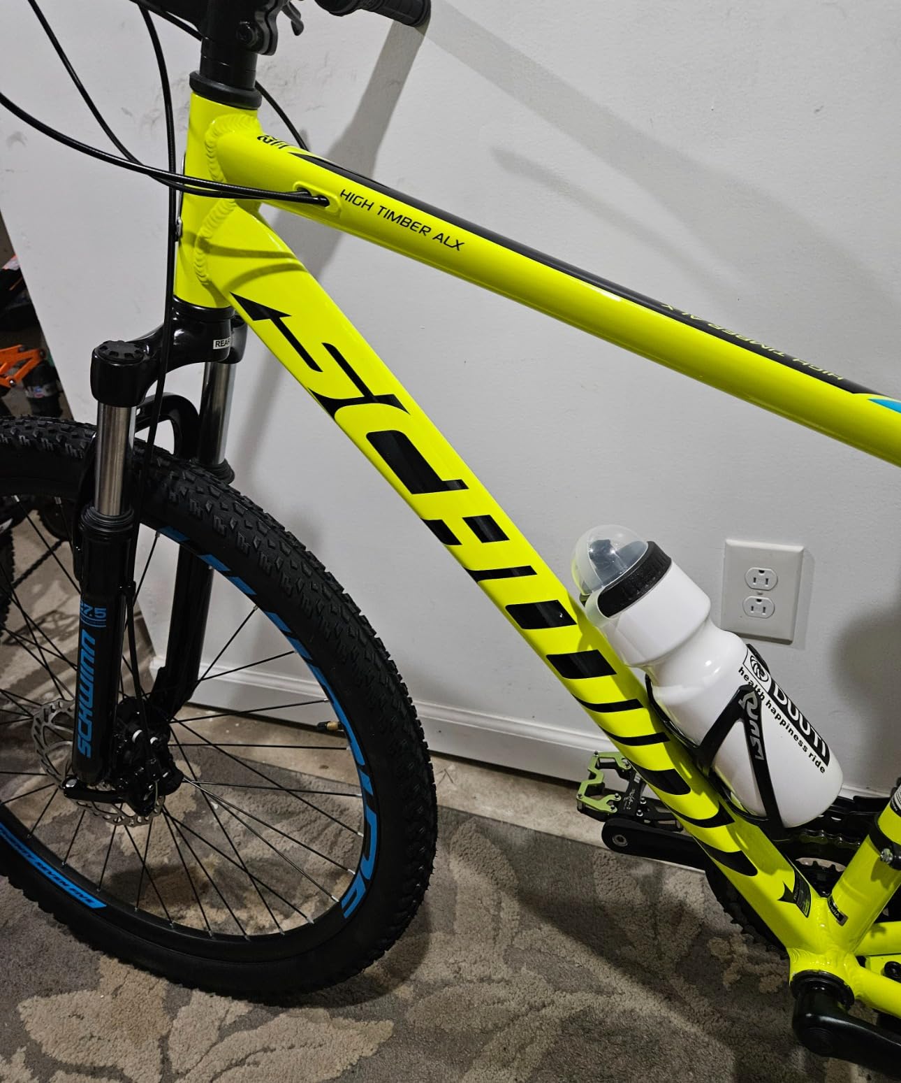 Schwinn High Timber Mountain Bike for Adult Youth Men Women Boys Girls, 24-Inch Wheels, 7 or 21-Speeds, Front Suspension, Aluminum and Steel Frame Options customer photo 2