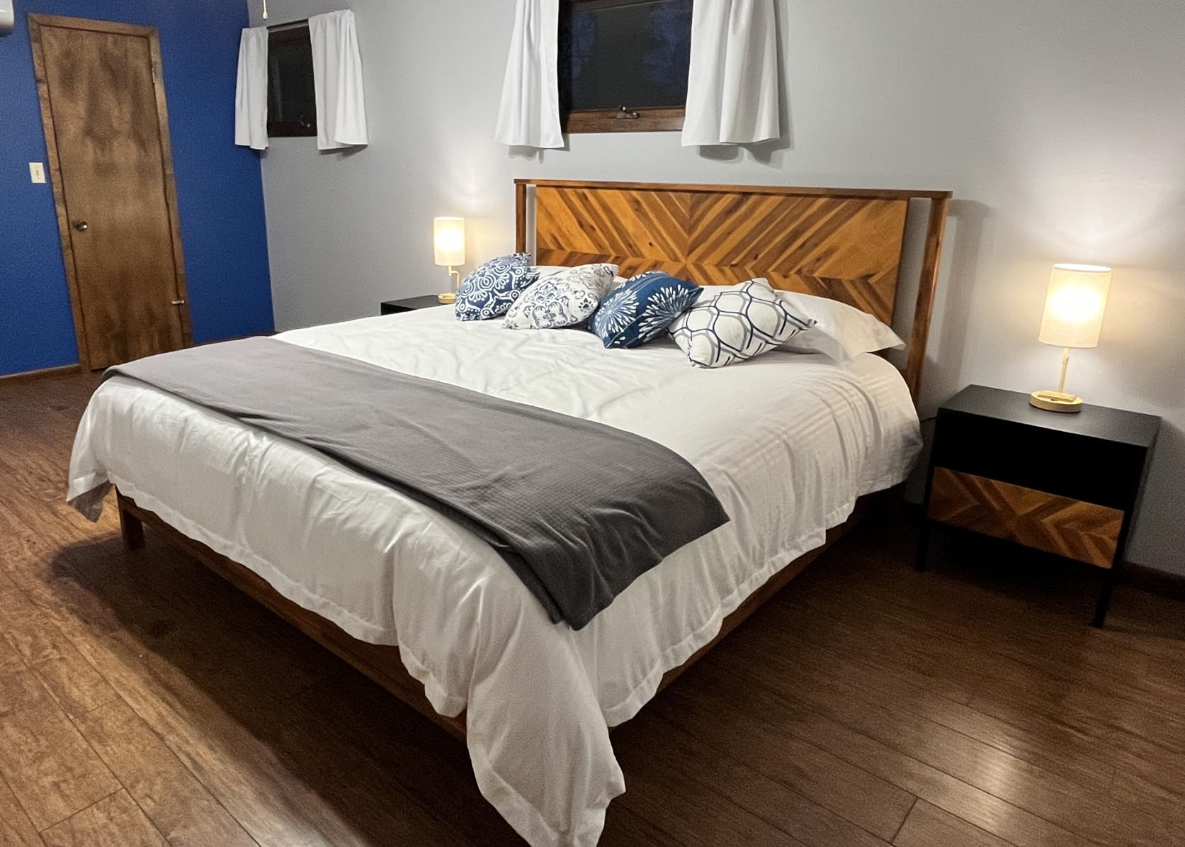 Amazon Basics White Down Alternative Comforter and Duvet Insert with Corner Tabs, Machine Washable, Full/Queen, All-Season customer photo 2