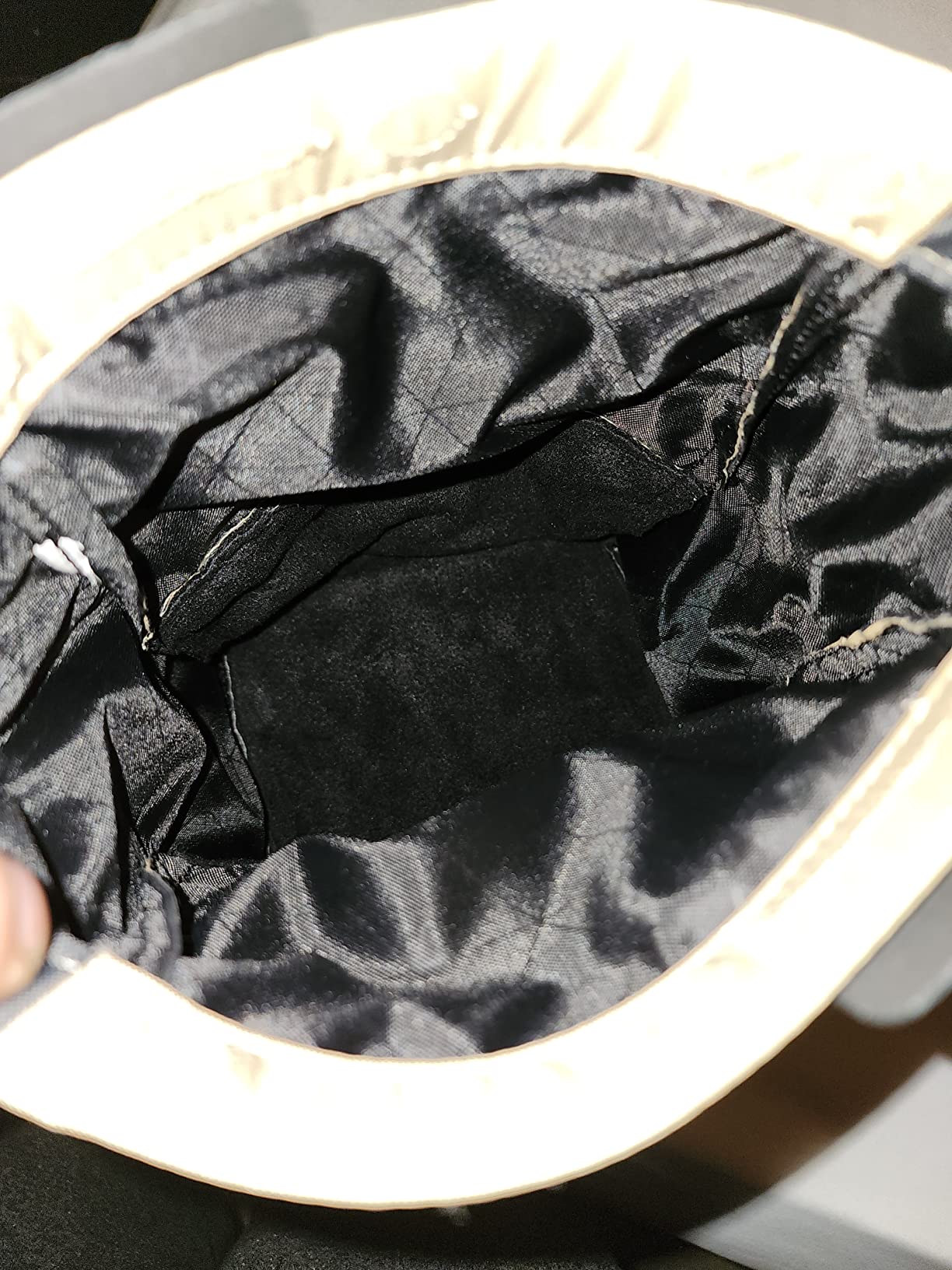 BLACK DIAMOND Mondo Chalk Pot | Stable, Wide-Base Bucket | Magnetic Closure | Large Chalk Storage for Bouldering | REPO Gray customer photo 2