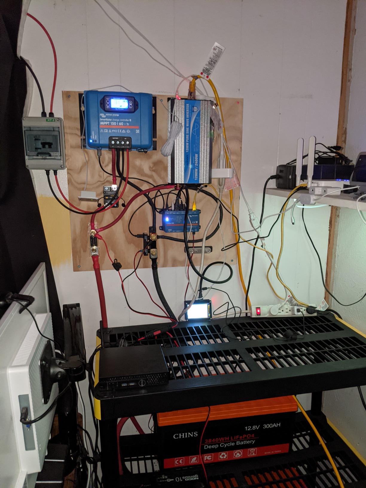 Victron Energy Smart Battery Shunt - Battery Monitor (Bluetooth) - Victron Smart Shunt with Detailed in-app Insights - 6.5V-70V, 500 amp customer photo 2