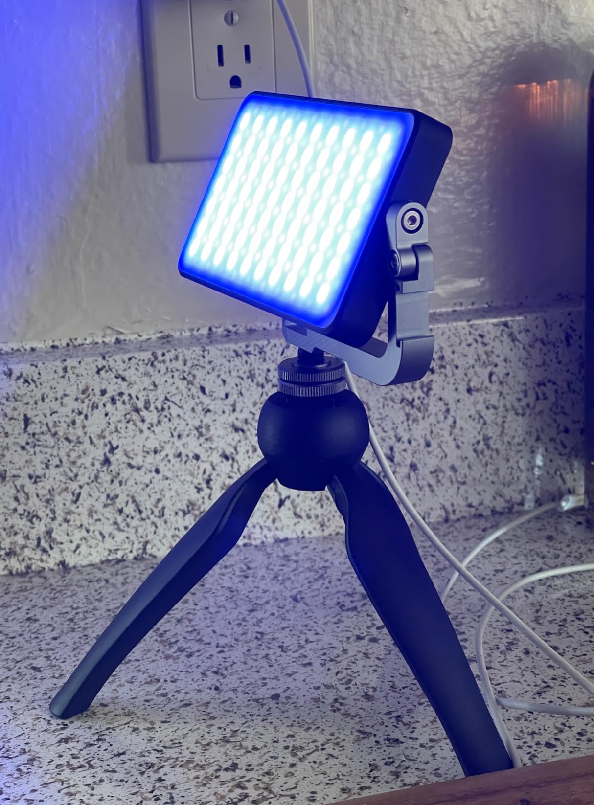 IVISII G2 Pocket RGB Camera Light, Built-in 7200mAh Rechargeable Battery 360 Degree Full Color Gamut 9 Light Effects, 2600-10000K LED Video Light Panel with Aluminum Alloy Body, Adjustable Tripod Stand customer photo 2