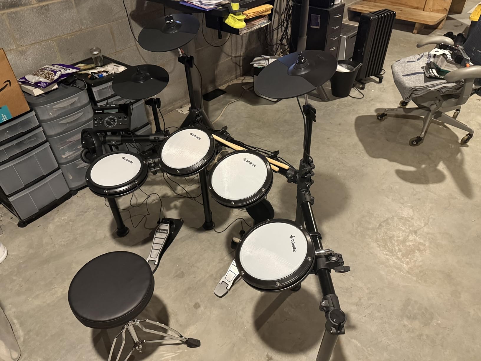 Donner DED-200 Electric Drum Sets with Quiet Mesh Drum Pads, 2 Cymbals w/Choke, 31 Kits and 450+ Sounds, Throne, Headphones, Sticks, USB MIDI, Melodics Lessons customer photo 2