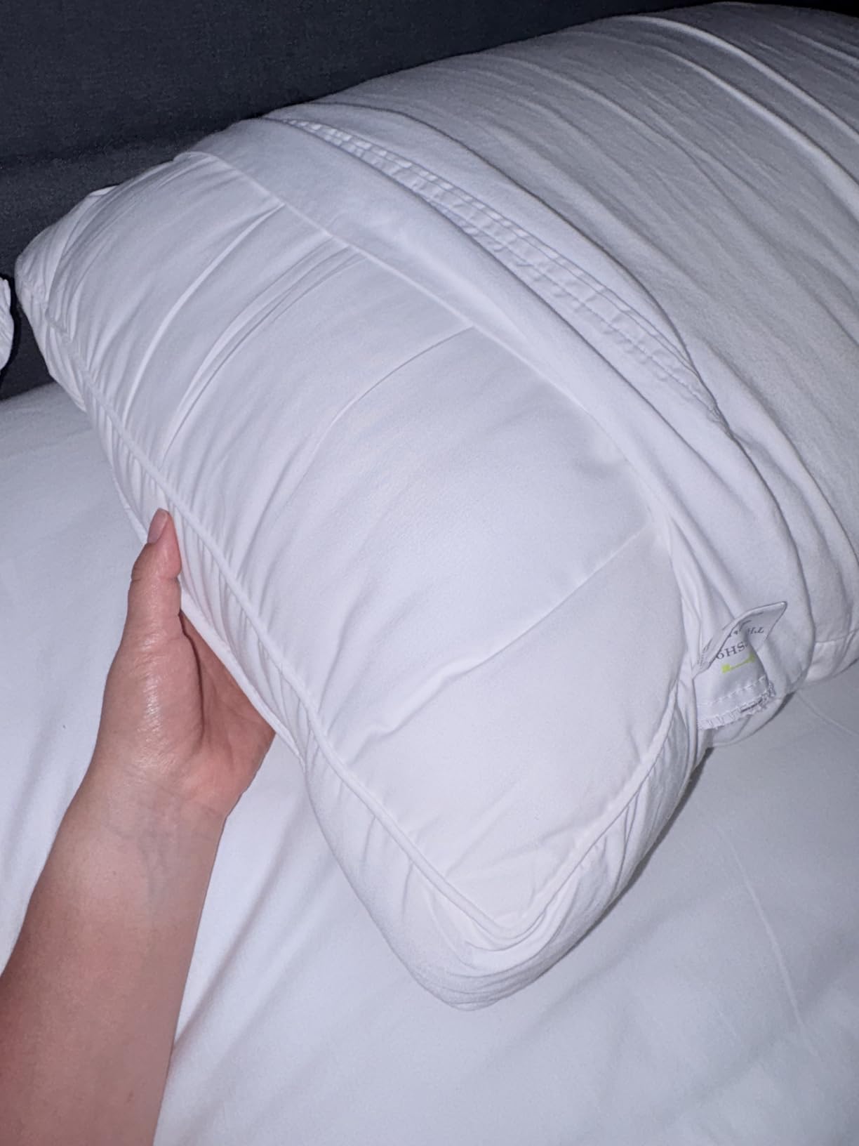 Utopia Bedding Down Alternative Bed Pillows for Sleeping Queen Size (White), Set of 2, Soft & Fluffy Pillow with Cooling, Hotel Quality, Gusseted Pillow for Back, Stomach or Side Sleepers customer photo 2
