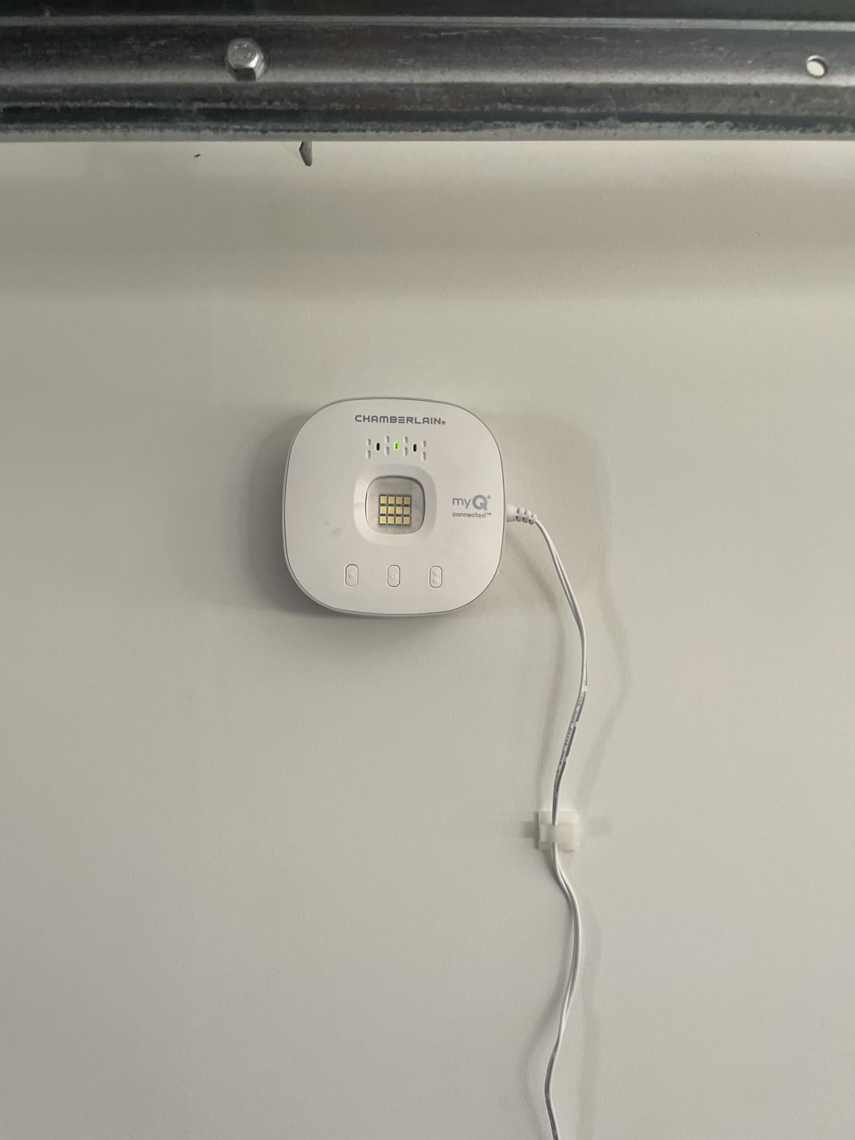 CHAMBERLAIN Smart Garage Control - Wireless Garage Hub and Sensor with Wifi & Bluetooth - Smartphone Controlled, myQ-G0401-ES, White customer photo 2