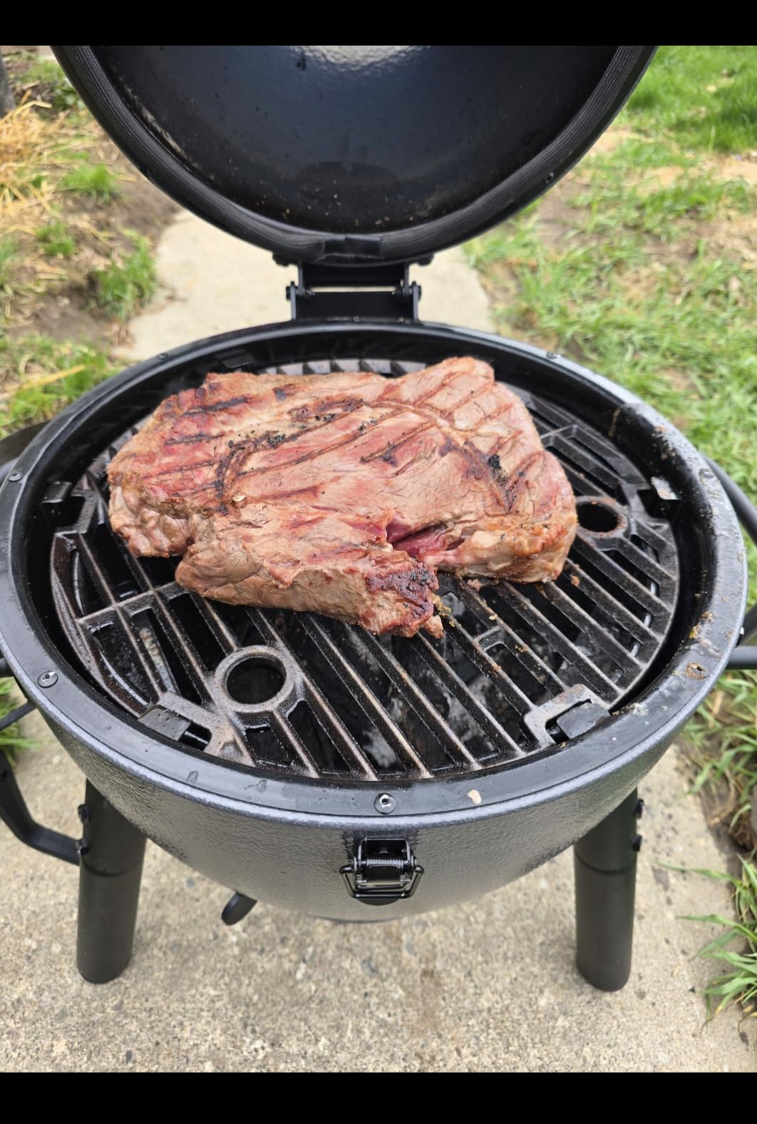 Char-Griller AKORN Jr. Portable Kamado Charcoal Grill and Smoker with Cast Iron Grates and Locking Lid with 155 Cooking Square Inches in Ash customer photo 2
