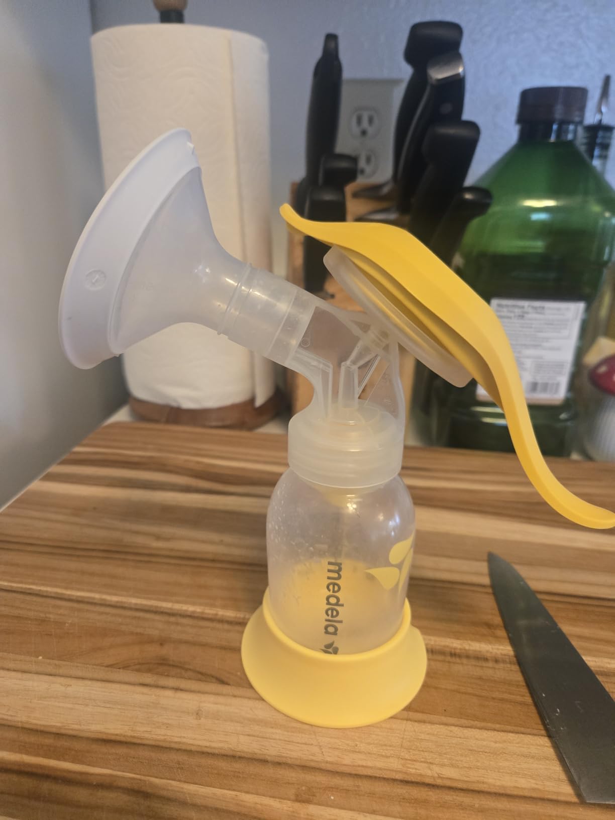 Medela Harmony Manual Breast Pump, Compact Swiss Design with PersonalFit Flex Shields and Medela's 2-Phase Expression Technology customer photo 1