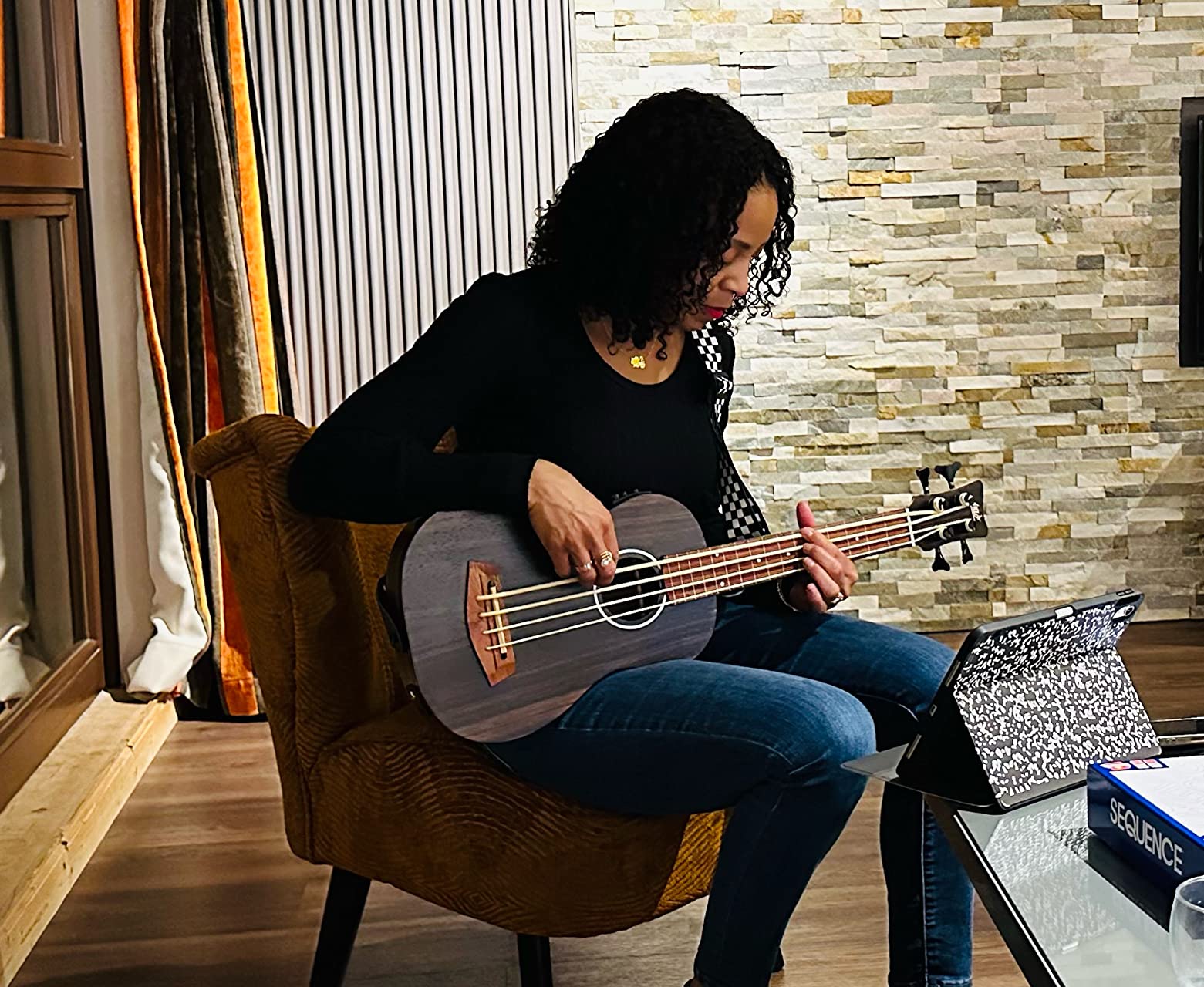 Electric Bass Ukulele, AKLOT Baritone Fretless Ukelele Bass Uke 30 inch Ebony African Blackwood Professional E-A-D-G with Gig Bag Strap customer photo 2