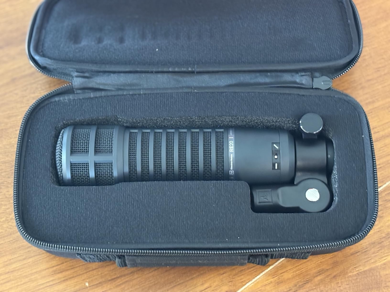 Electro-Voice RE20-BLACK Dynamic Broadcast Announcer Microphone, Black (RE20) customer photo 2