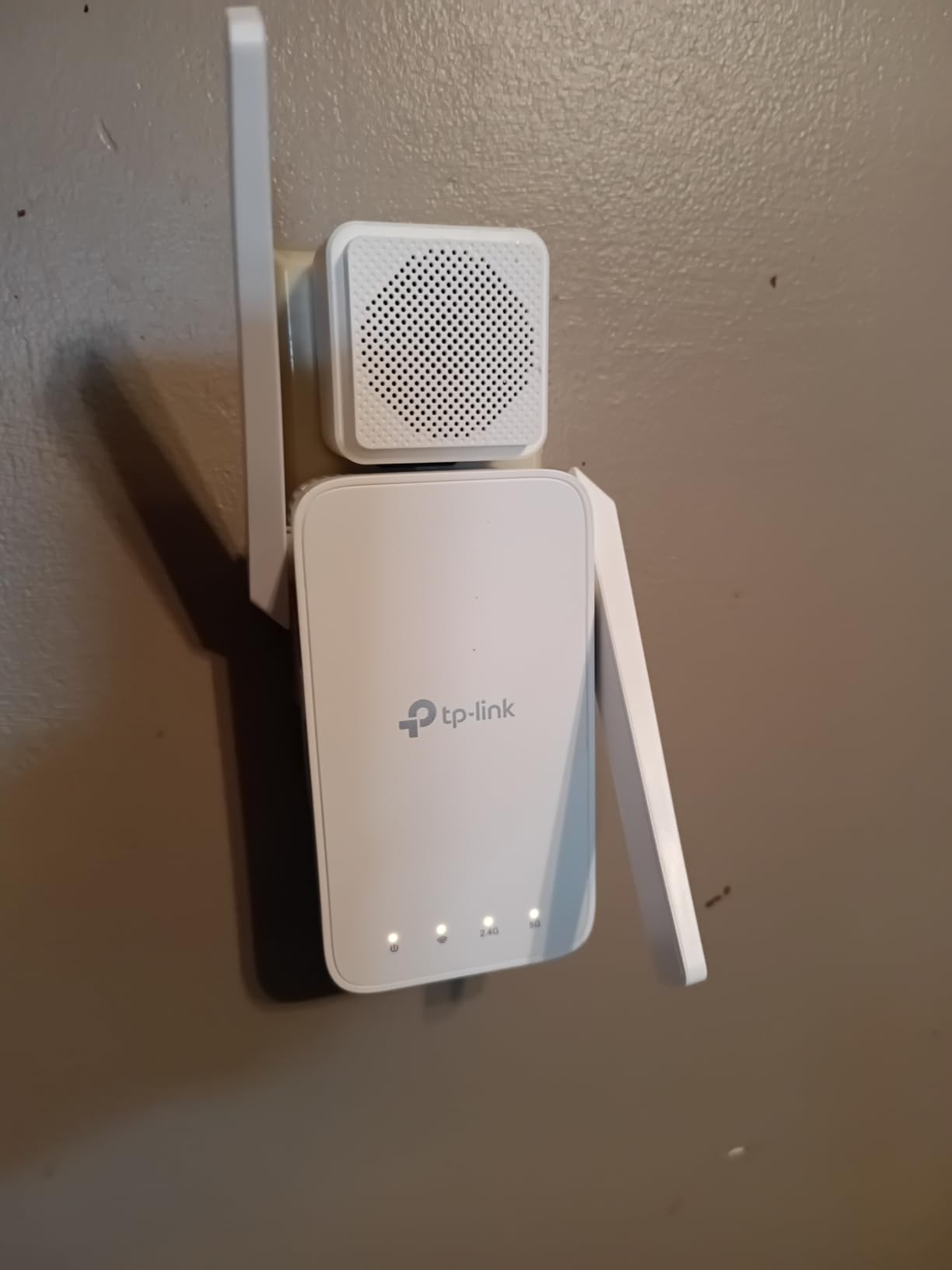 TP-Link AC1200 WiFi Extender, 2023 Engadget Best Budget Pick, 1.2Gbps Signal Booster for Home, Dual Band 5GHz/2.4GHz, Covers Up to 1500 Sq.ft and 30 Devices, Support Onemesh, One Ethernet Port (RE315) customer photo 2