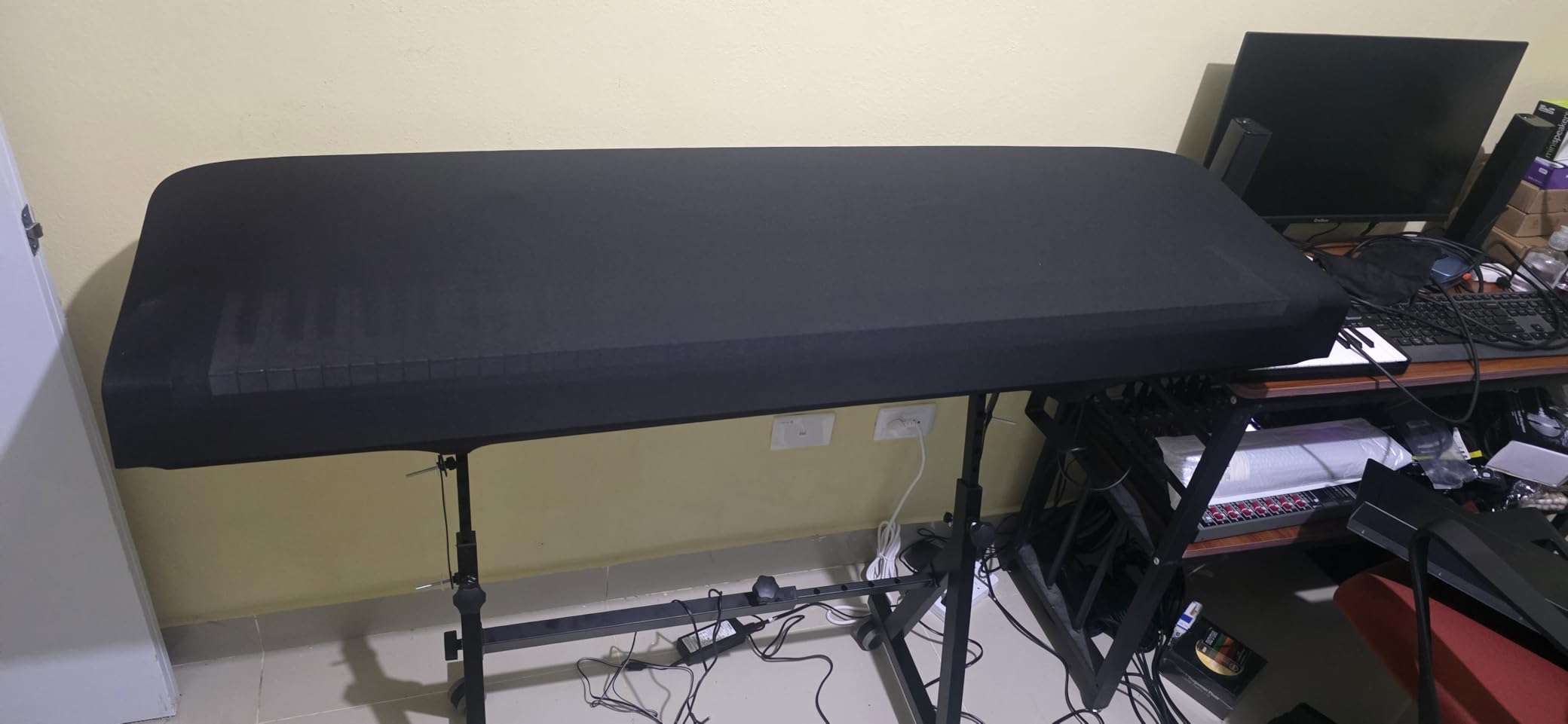 Yamaha DGX-670B, 88-Key Weighted Digital Piano with Sustain Foot Switch and Music Rest, Black - Furniture Stand Sold Separately customer photo 2