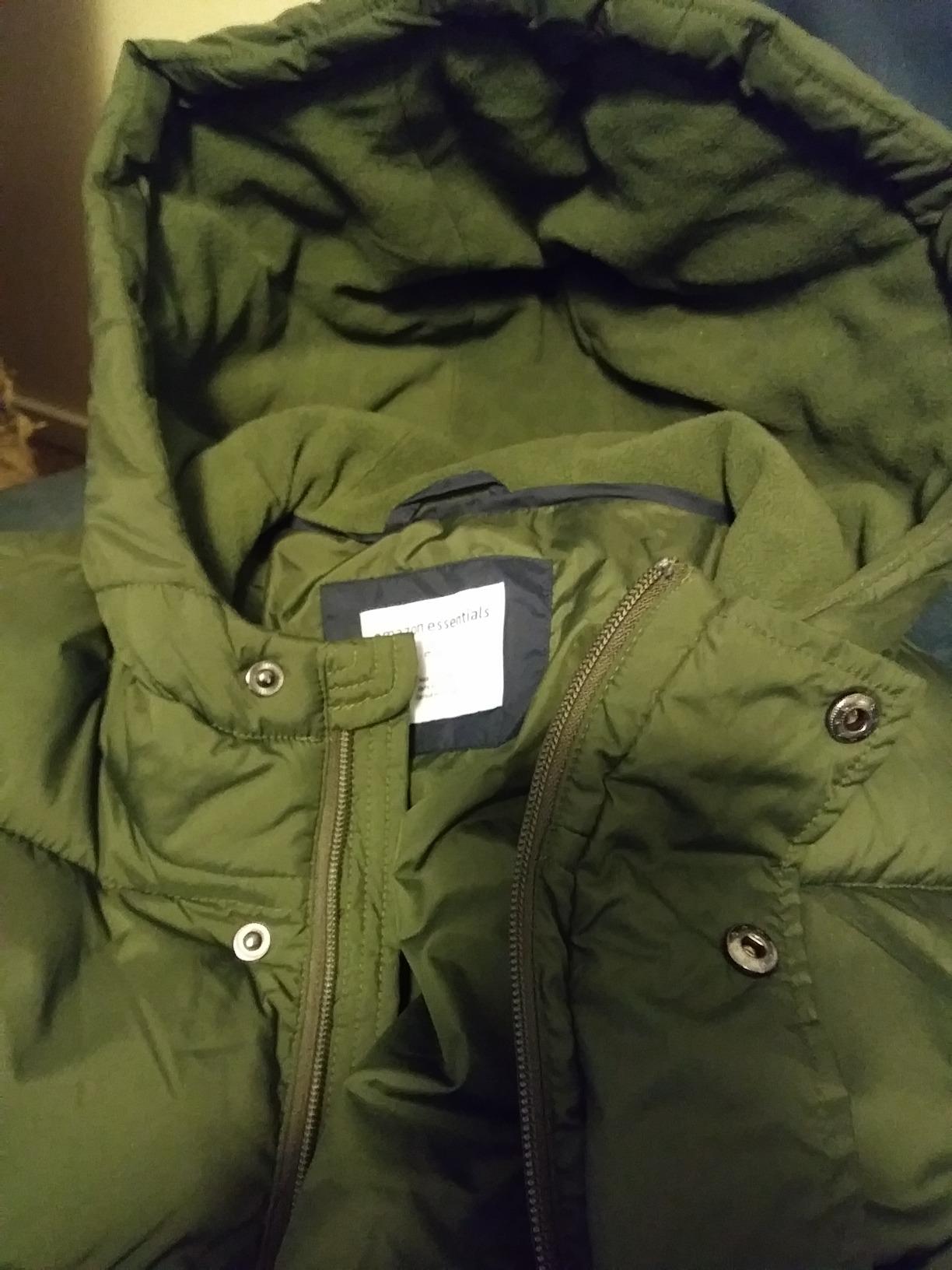 Amazon Essentials Heavyweight Hooded Puffer Coat customer photo 1
