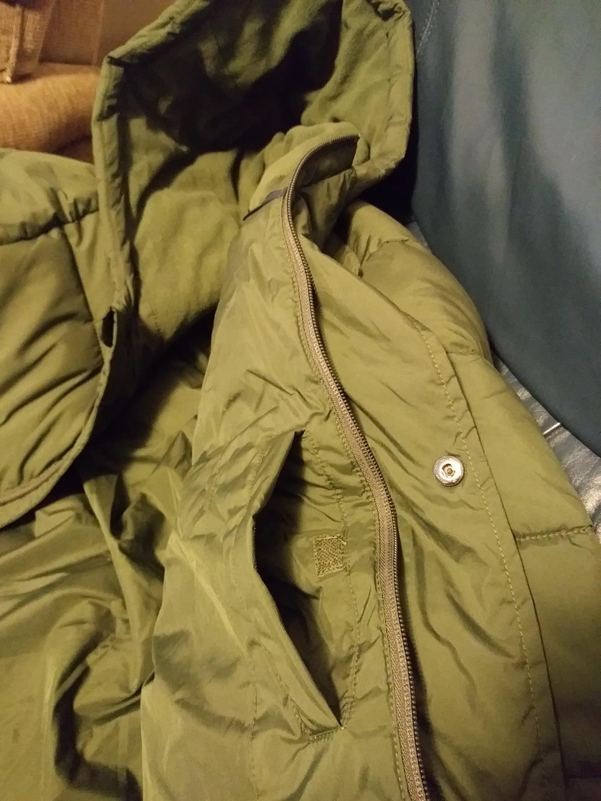 Amazon Essentials Heavyweight Hooded Puffer Coat customer photo 2