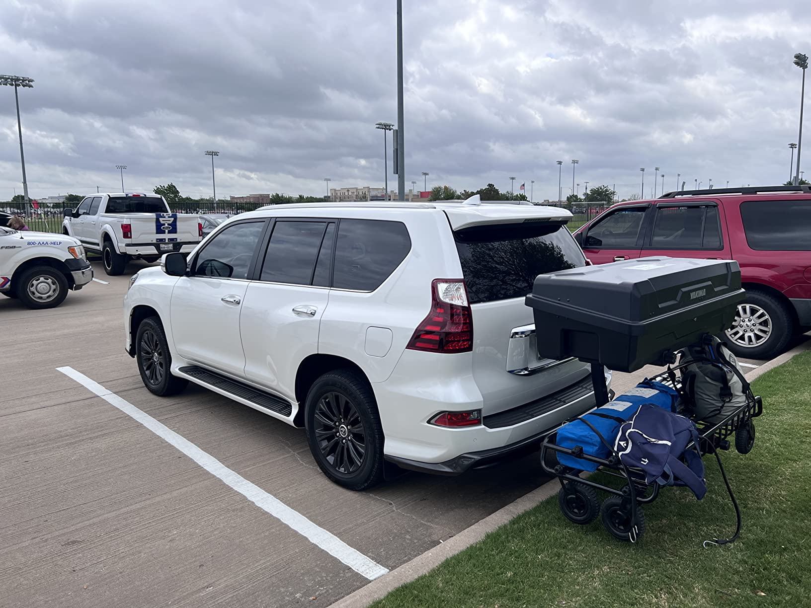 Yakima EXO GearLocker Car Cargo Carrier, Hard Top Shell Box for EXO SwingBase System, Black - Heavy-Duty Vehicle Storage Accessories for Travel and Camping customer photo 1