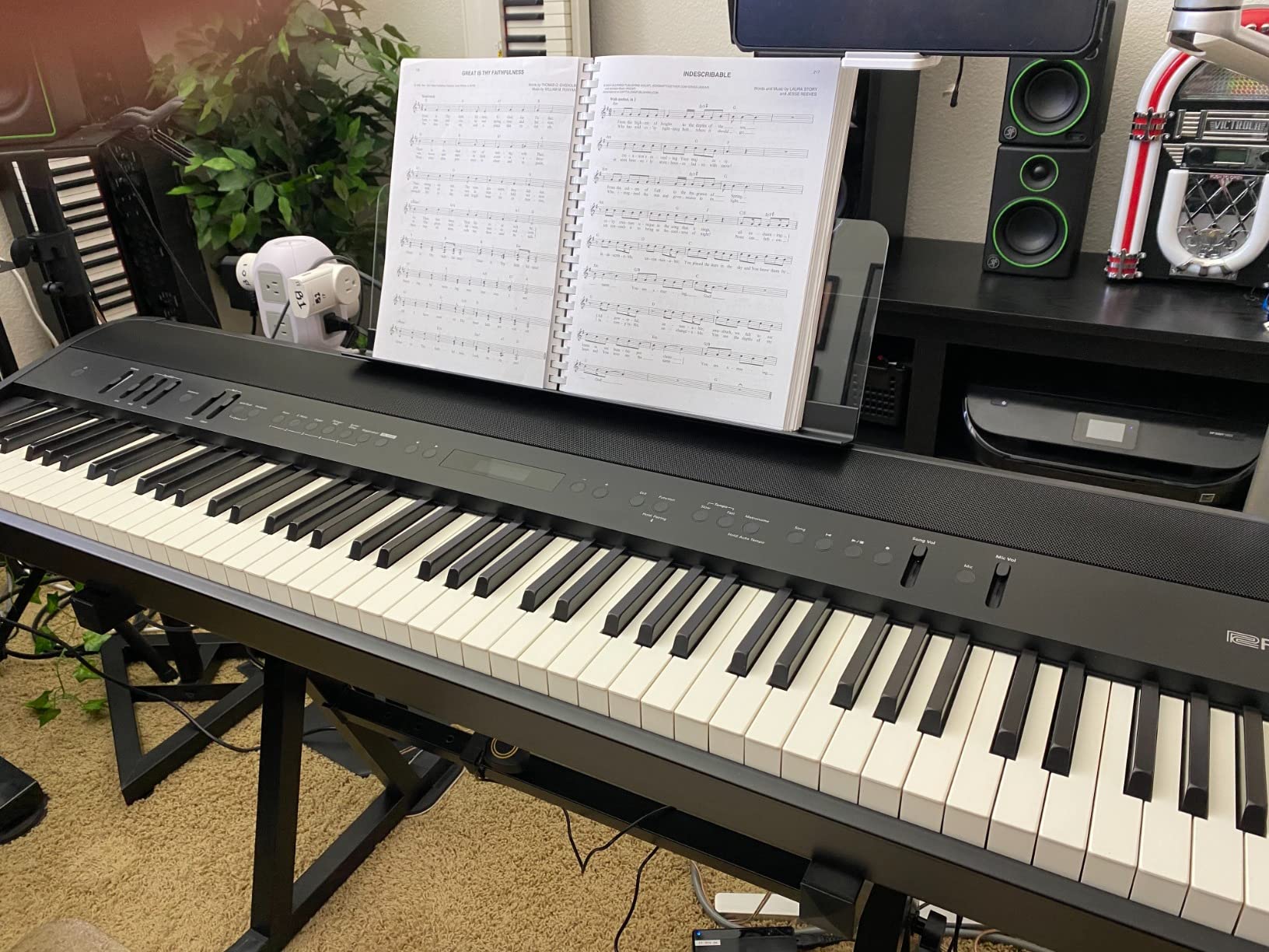 Roland FP-90X Flagship Portable 88-Note Digital Piano with 4 Speaker System, Bluetooth and MIDI Connectivity, Black customer photo 1