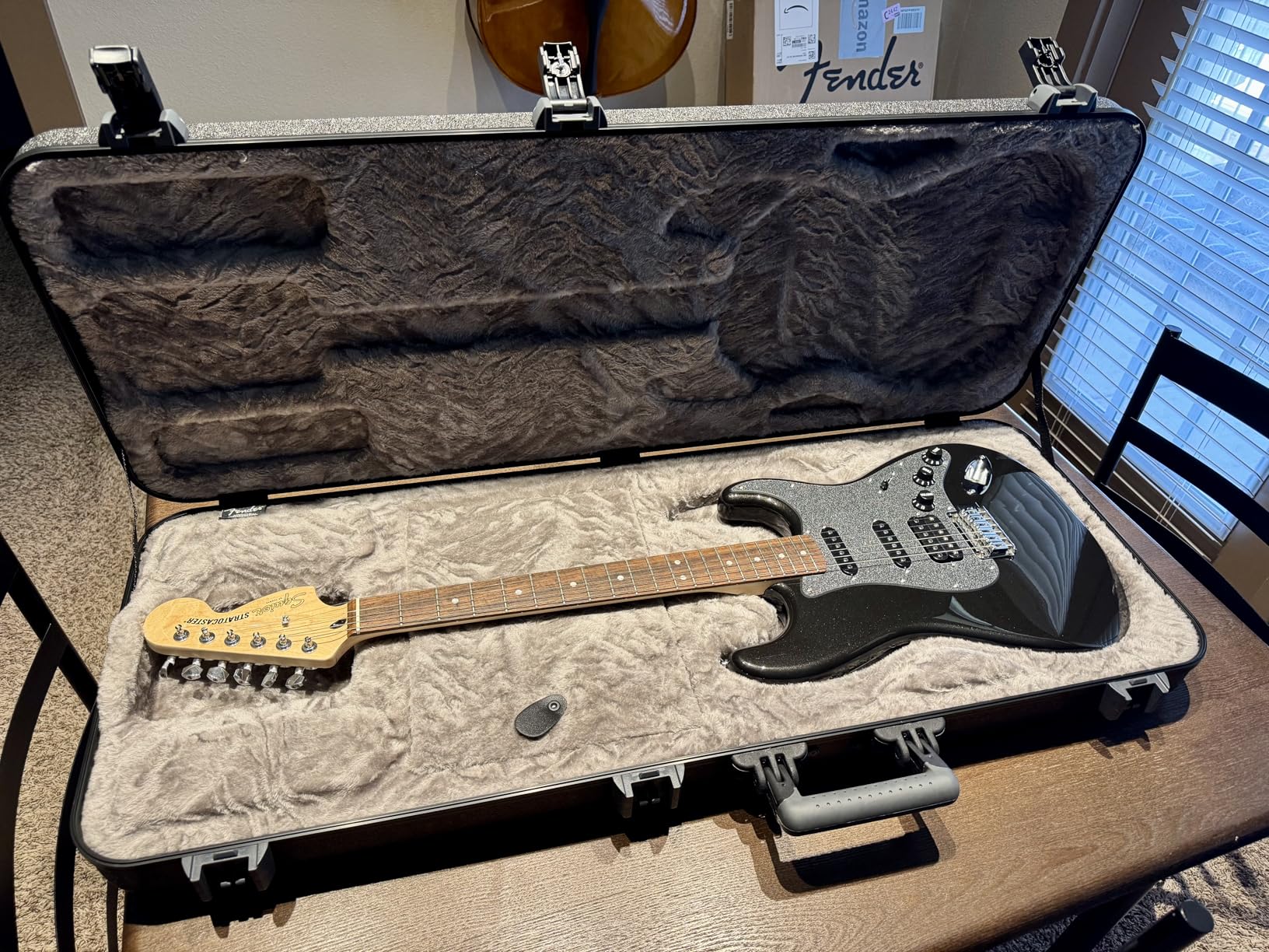 Fender Deluxe Molded Guitar Case for Stratocaster and Telecaster Electric Guitars, Military-Grade ABS Hard Shell with TSA Lock, Custom Foam Interior, Protective Travel Case, Silver customer photo 1