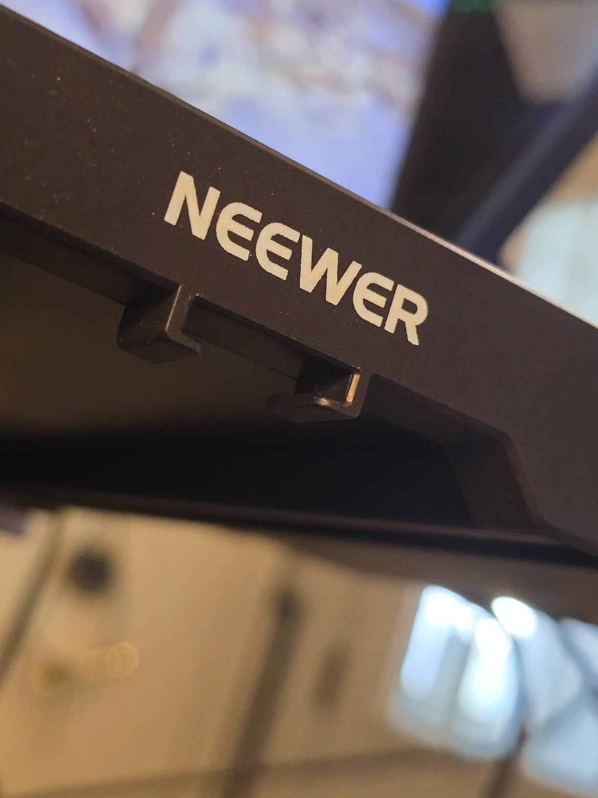 NEEWER X12 14 inch Aluminum Alloy Teleprompter for iPad Tablet Smartphone DSLR Cameras with Remote Control, Carry Case, APP Compatible with iOS/Android for Online Teaching/Vlogger/Live Streaming customer photo 2