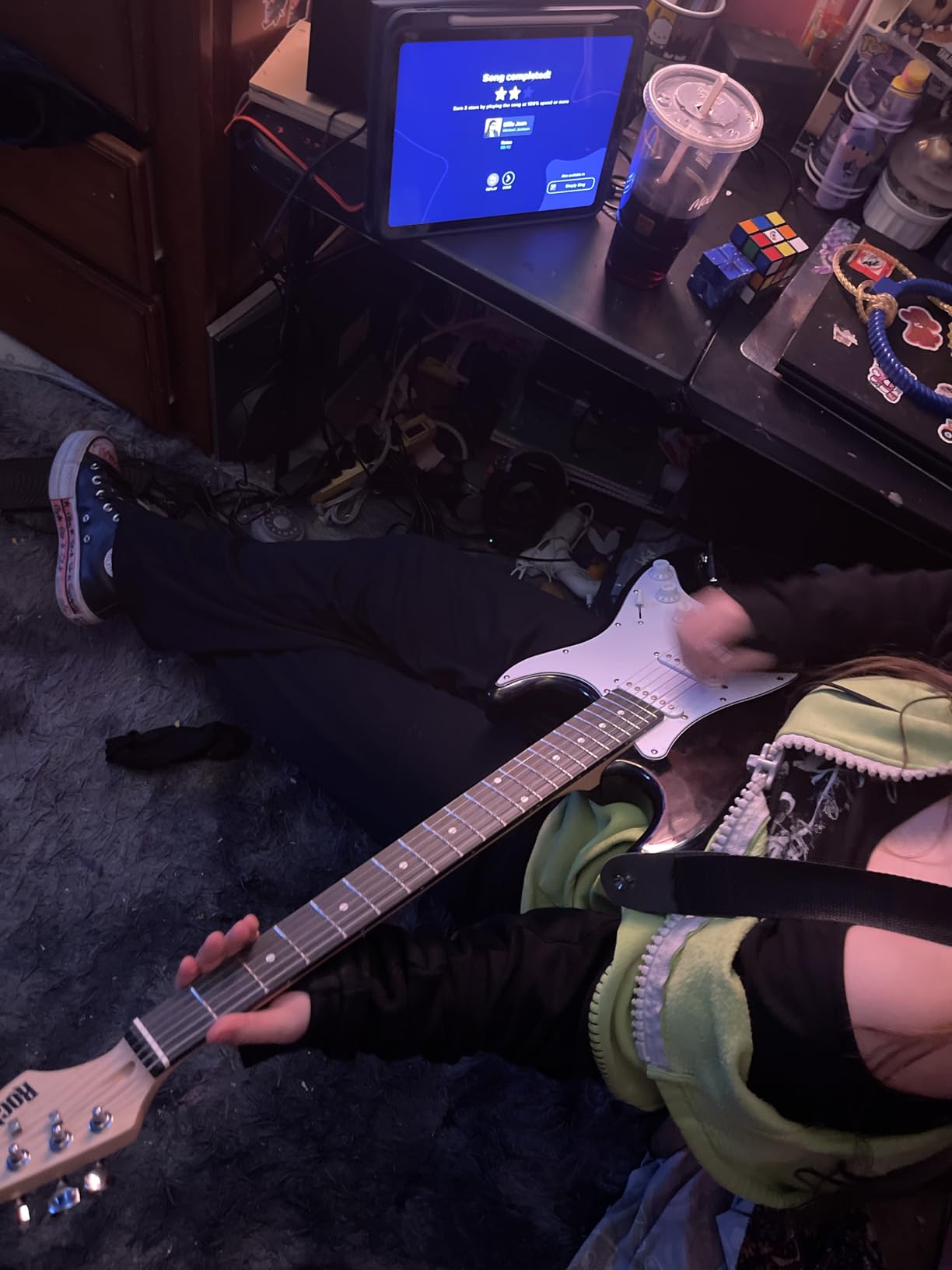 RockJam Electric Guitar Kit with 10-Watt Amp, Gig Bag, Picks, Spare Strings & Lessons customer photo 1