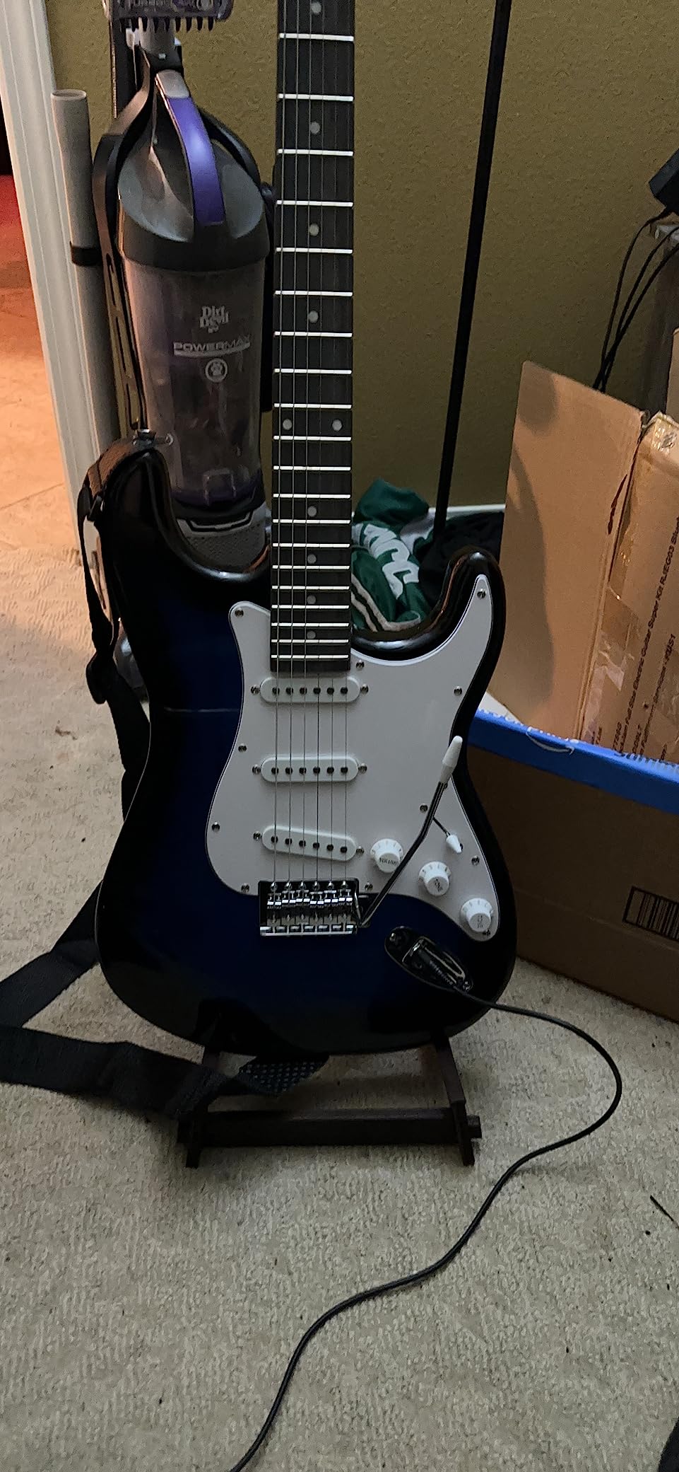 RockJam Electric Guitar Kit with 10-Watt Amp, Gig Bag, Picks, Spare Strings & Lessons customer photo 2