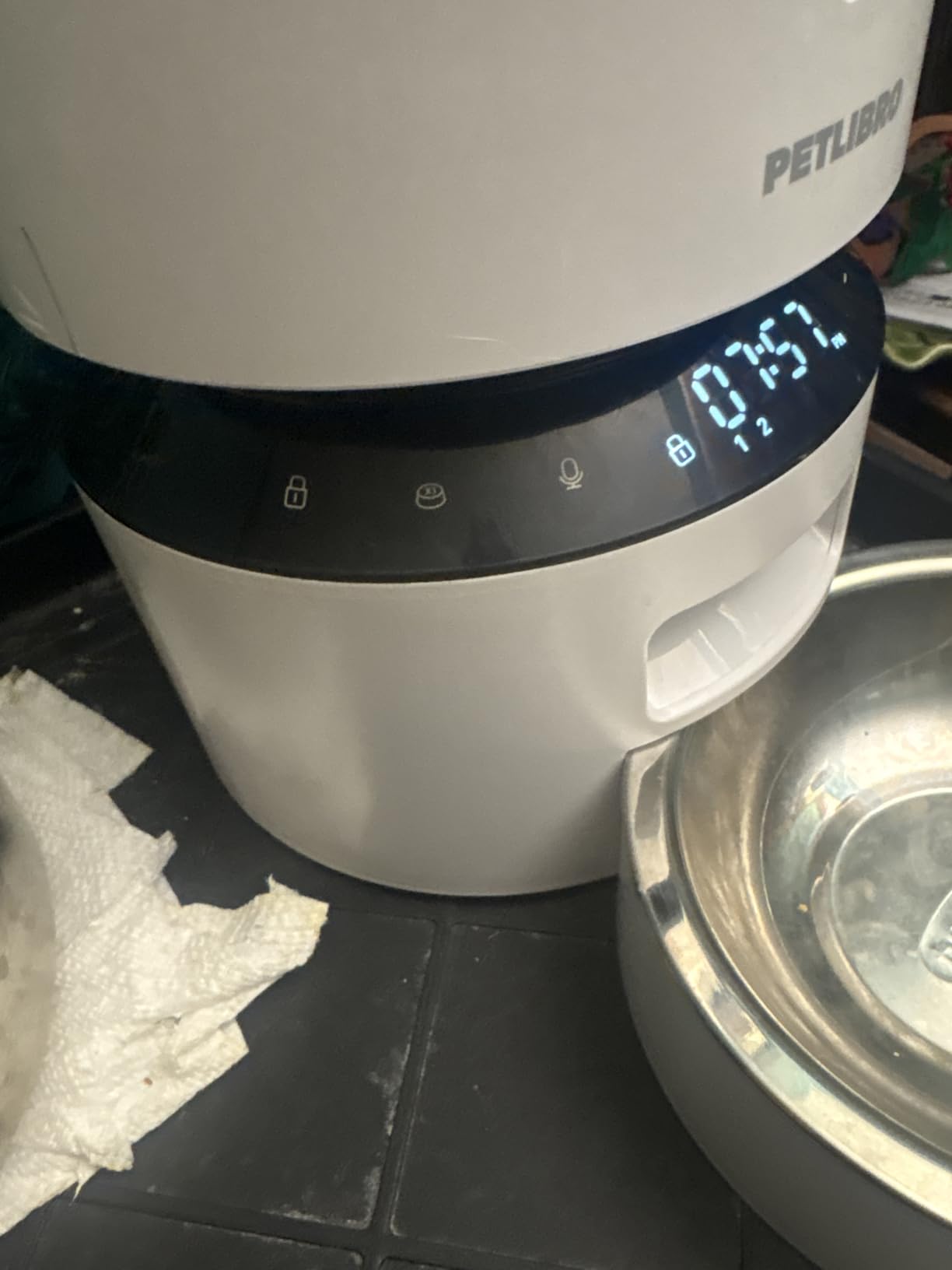 PETLIBRO Automatic Cat Feeder - 3L Programmable Pet Food Dispenser with Airtight Storage, Timed Portion Control, Voice Meal Call & Dual Power Supply, Clog-Free Healthy Feeding for Cats & Small Dogs customer photo 1