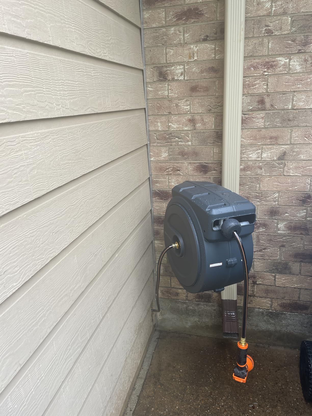 Giraffe Tools Hose Reel 1/2'' 78 ft, Heavy Duty Retractable Garden Hose Reel with Any Length Lock, Slow Return System, Wall Mounted and 180 Deg Swivel Bracket customer photo 1