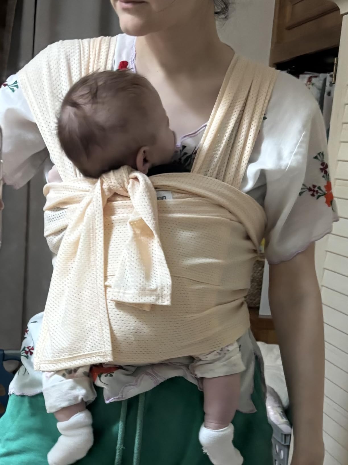 Momcozy Baby Wrap Carrier, Easy to Wear Infant Carrier Slings, Lightweight Hands Free Baby Sling, Adjustable Baby Carriers for Newborn to Toddler 8-35 lbs, Black customer photo 1