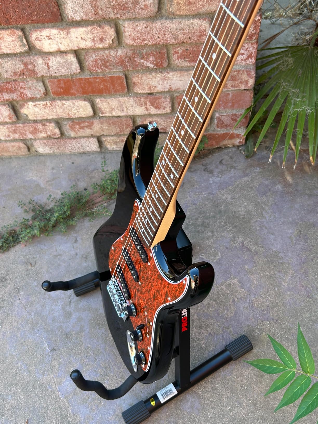 Fender Squier Affinity Stratocaster HSS - Metallic Black Bundle with Frontman 10G Amplifier, Gig Bag, Instrument Cable, Tuner, Strap, Picks, and Austin Bazaar Instructional DVD customer photo 2