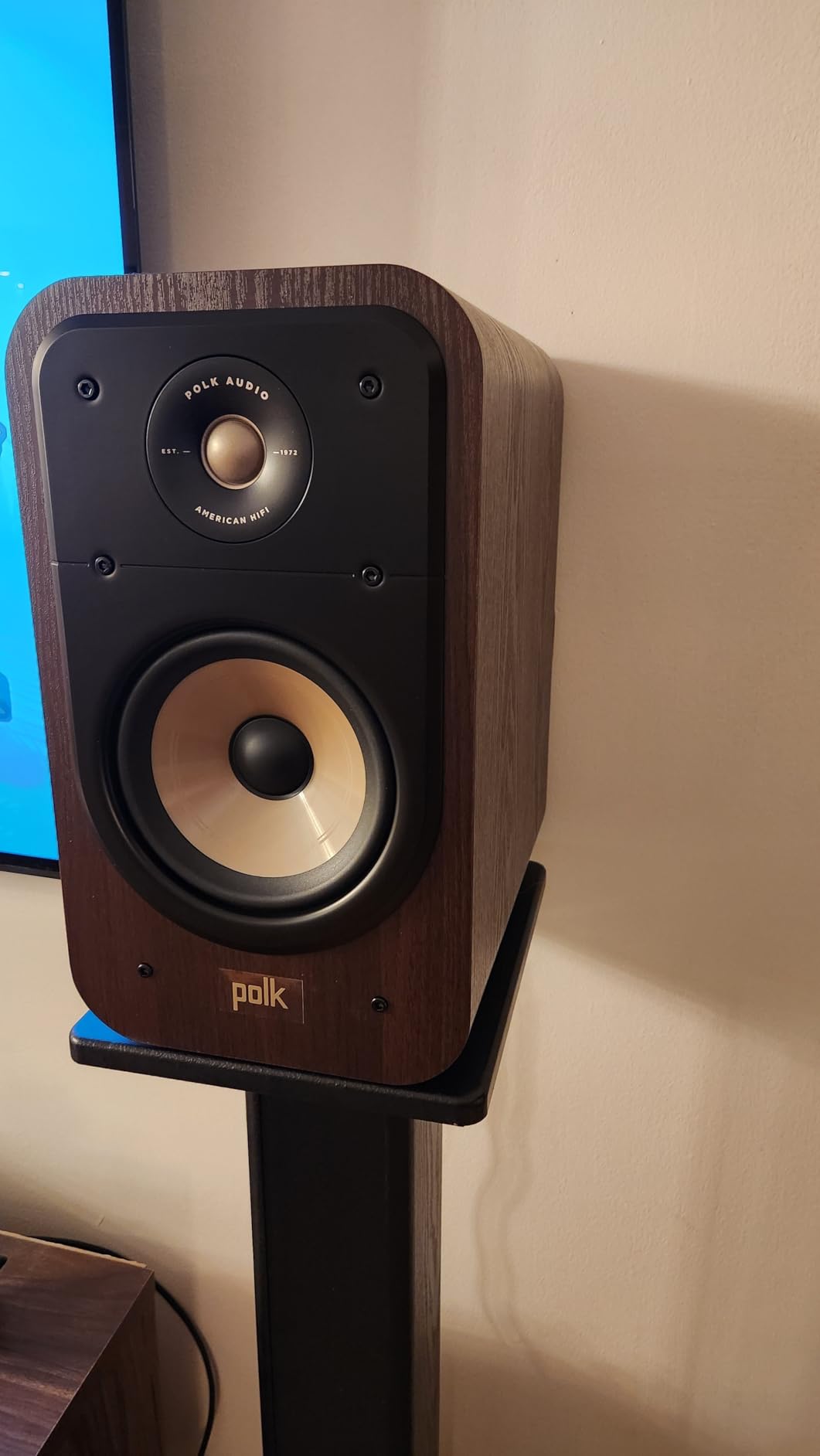 Signature Elite ES20 Hi-Res Audio Certified 6.5 Inch Bookshelf Speaker - Pair (Walnut) customer photo 1