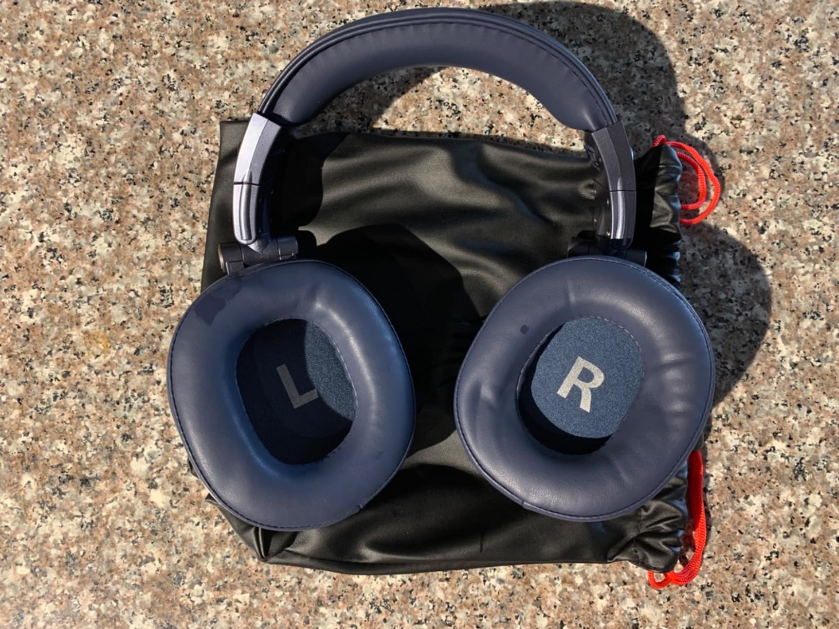 OneOdio A71 Hi-Res Studio Recording Headphones - Wired Over Ear Headphones with SharePort, Monitoring Mixing Foldable Headset with Stereo Sound, 3.5/6.35MM Jack for PC Computer DJ Guitar-Black customer photo 1