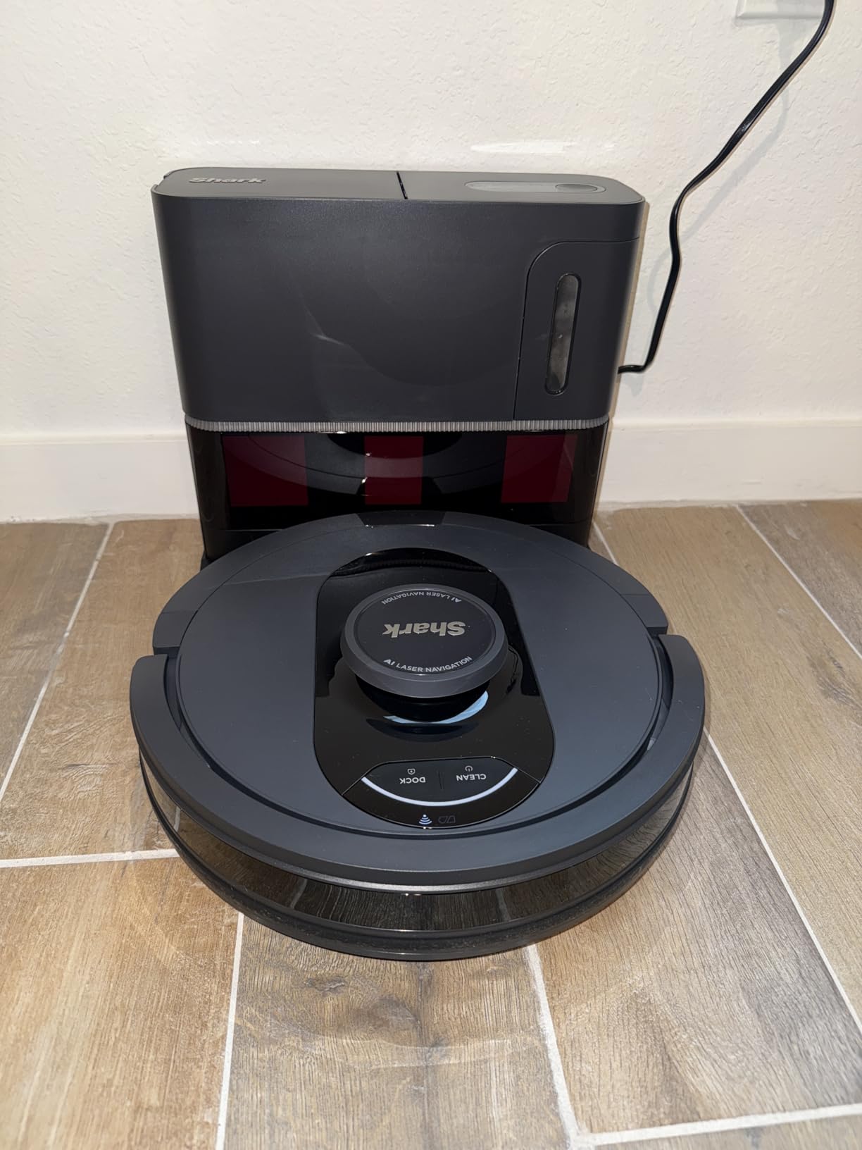 Shark AV2501S AI Ultra Robot Vacuum, Matrix Clean, 30-Day Self Empty Base, Pet Hair customer photo 1