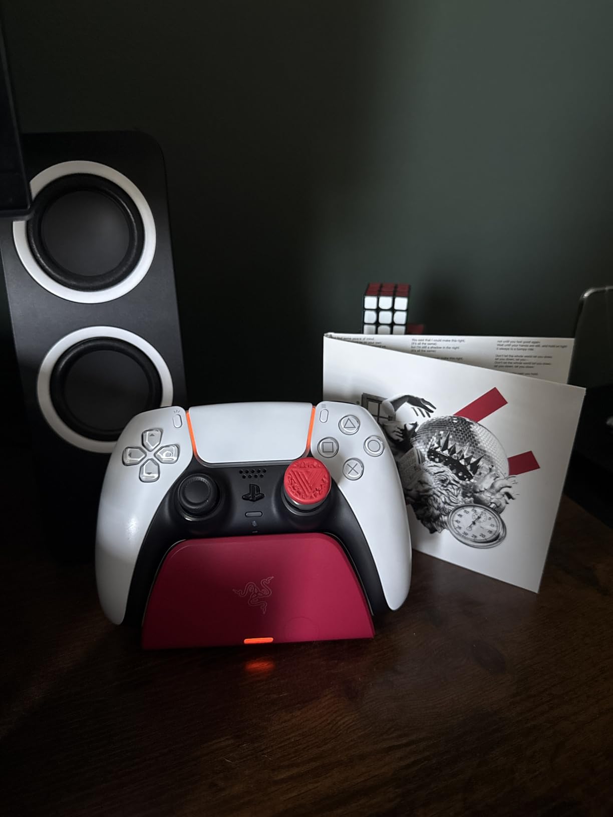 Razer Quick Charging Stand for PlayStation 5 - Red customer photo 1