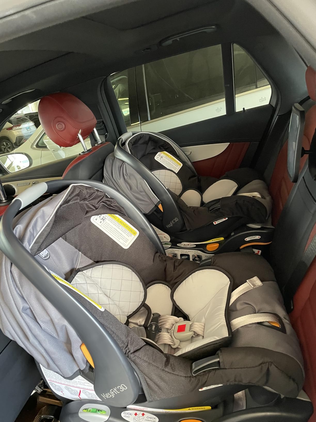 Chicco KeyFit 30 ClearTex Infant Car Seat and Base, Rear-Facing Seat for Infants 4-30 lbs., Includes Infant Head and Body Support, Compatible with Chicco Strollers customer photo 1